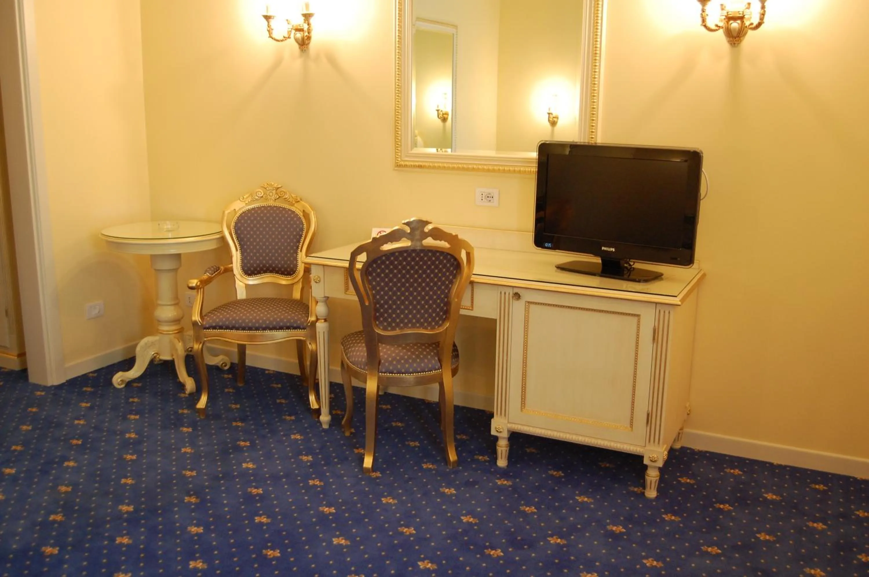 Seating area in Hotel Motel Gold