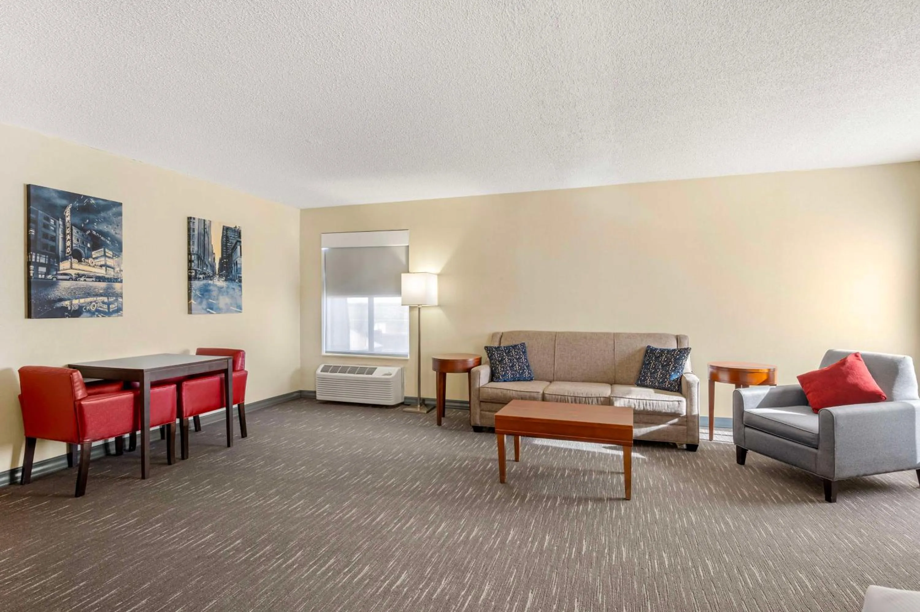 Photo of the whole room in Best Western Chicago - Downers Grove