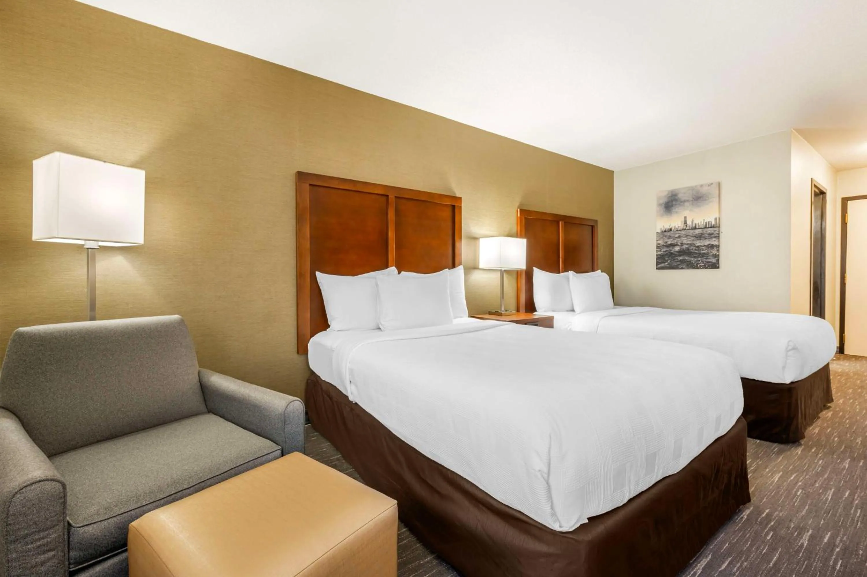 Bedroom, Bed in Best Western Chicago - Downers Grove