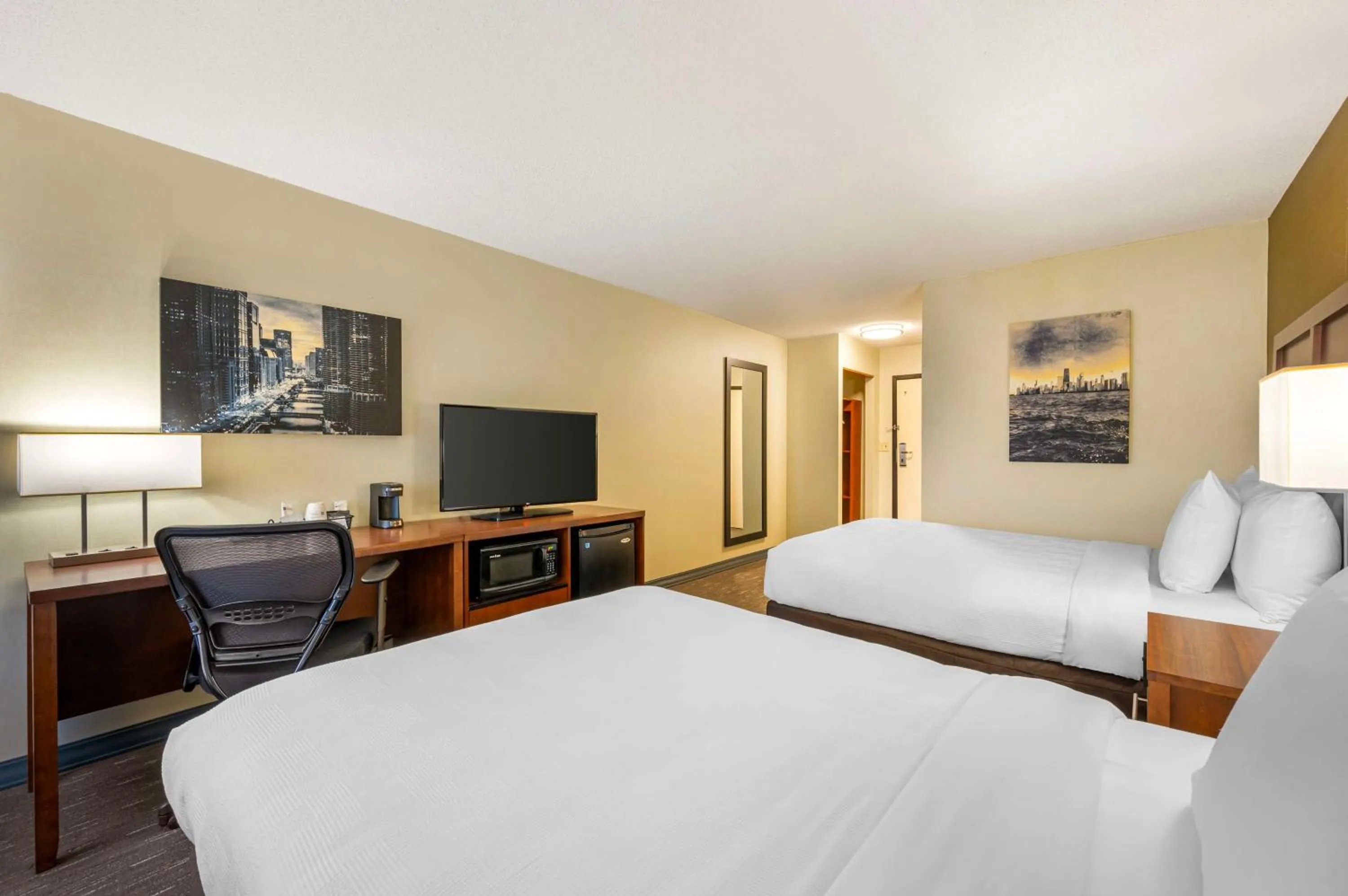 Bedroom, Bed in Best Western Chicago - Downers Grove