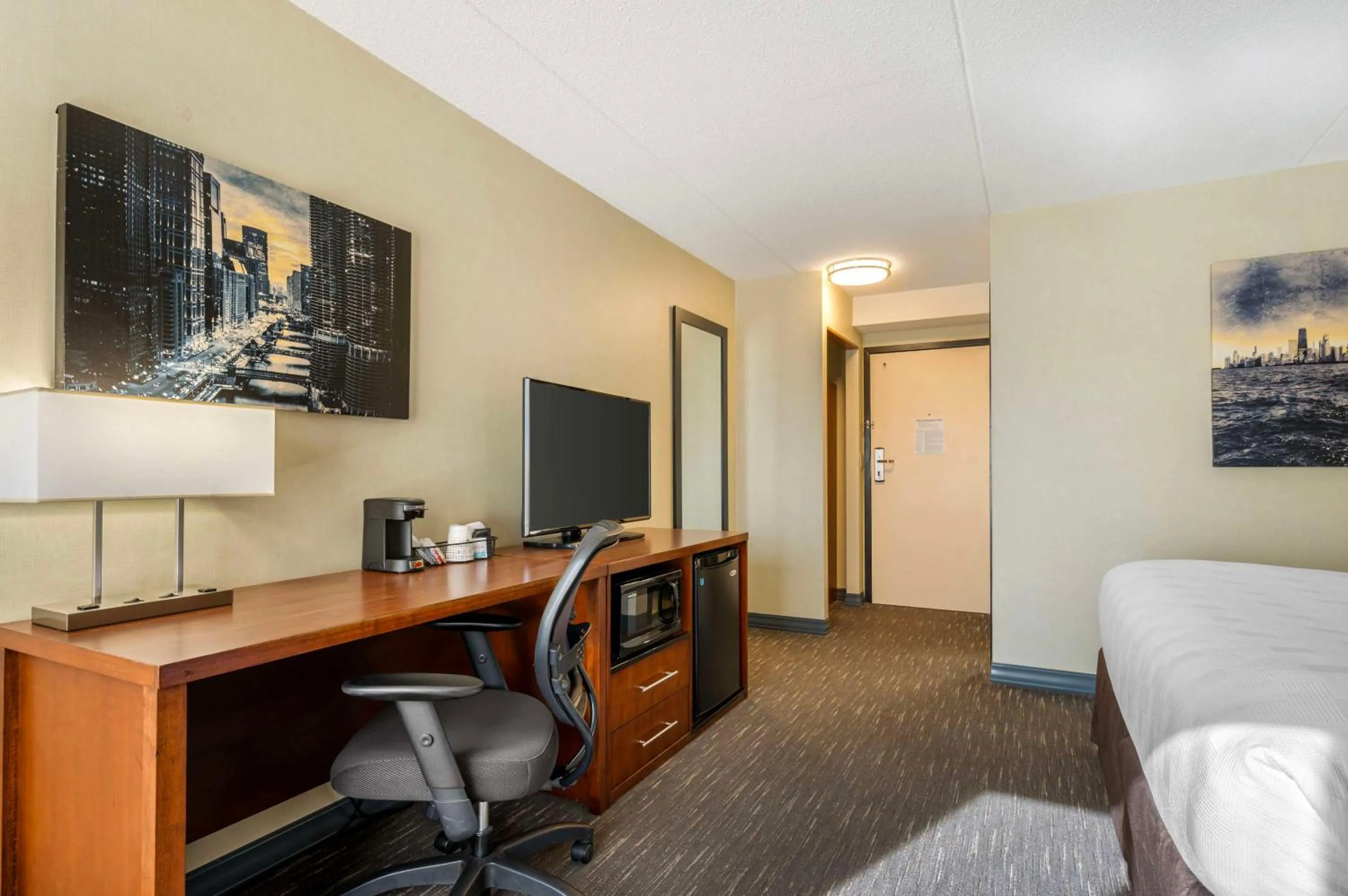 Bedroom in Best Western Chicago - Downers Grove