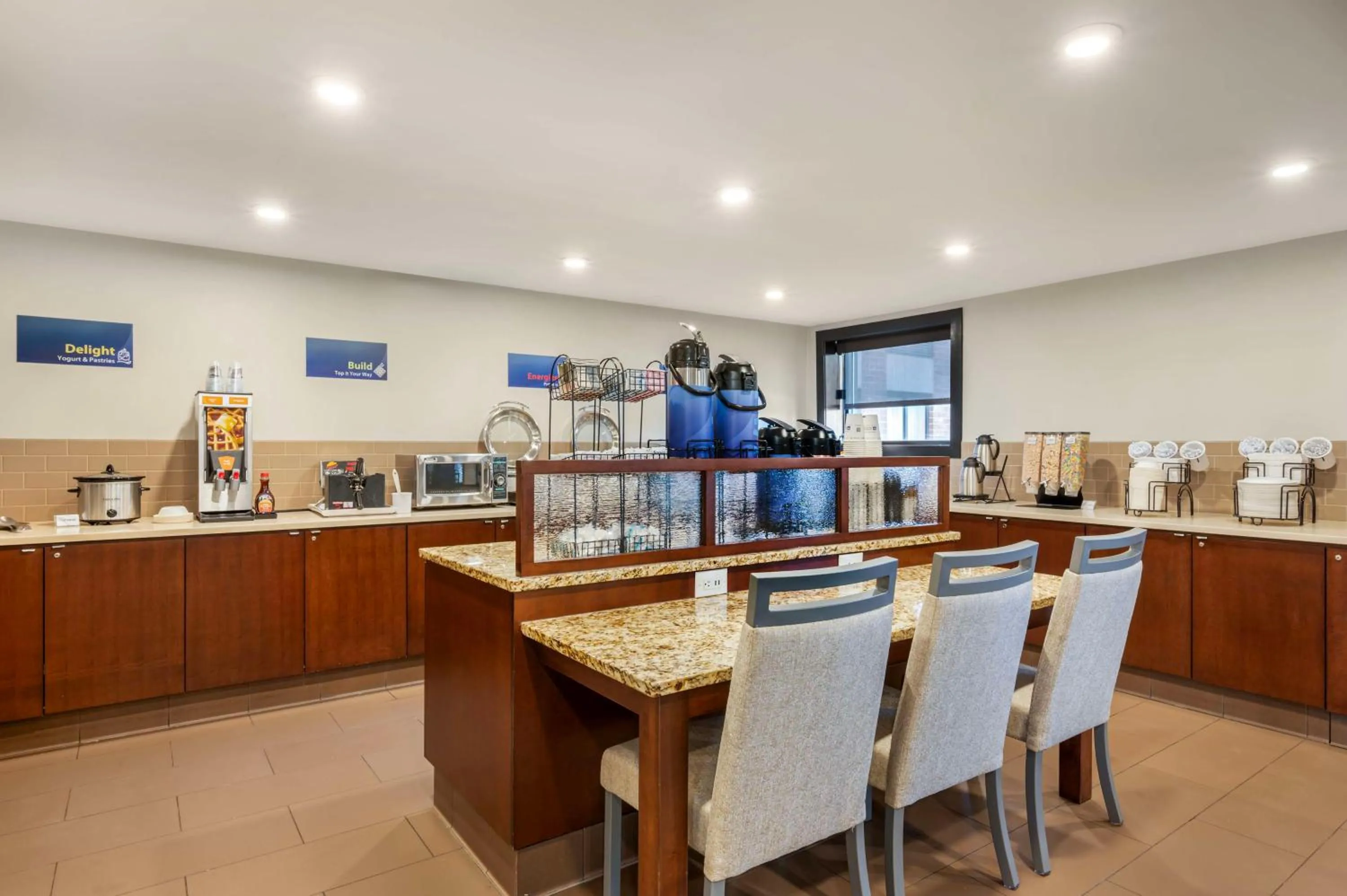 Breakfast in Best Western Chicago - Downers Grove