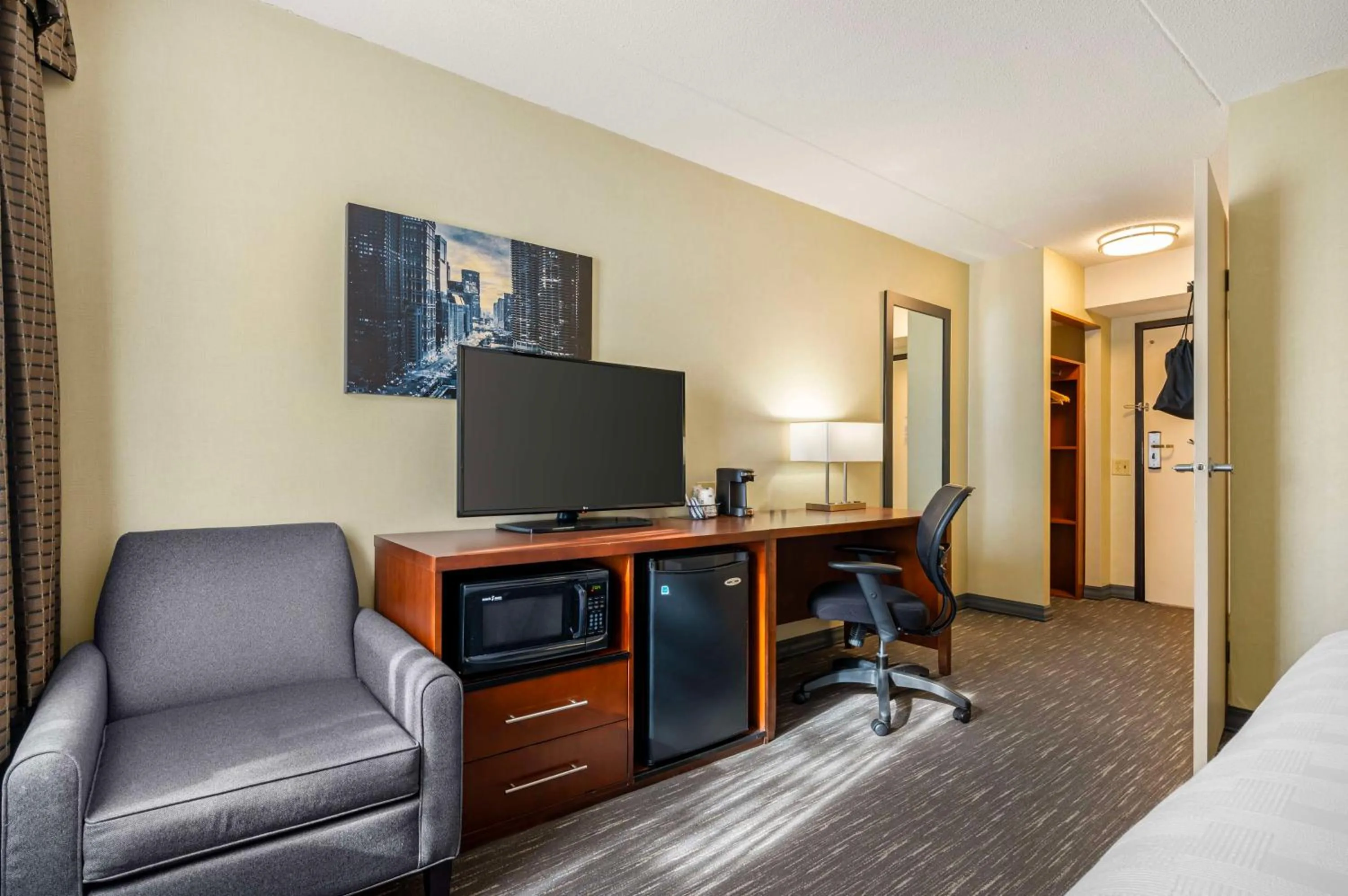 Bedroom in Best Western Chicago - Downers Grove