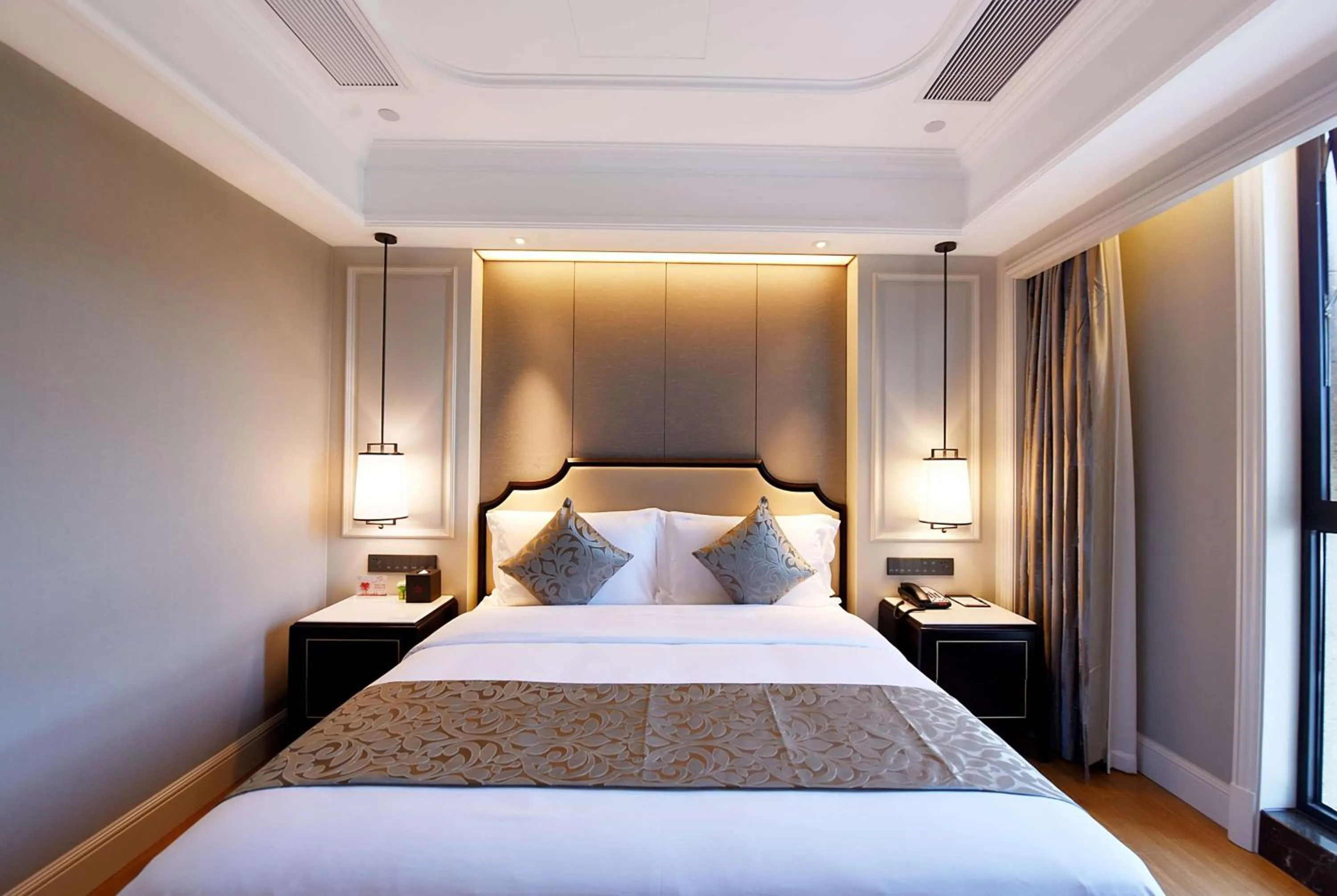 Photo of the whole room, Bed in Ramada Plaza by Wyndham Wenzhou