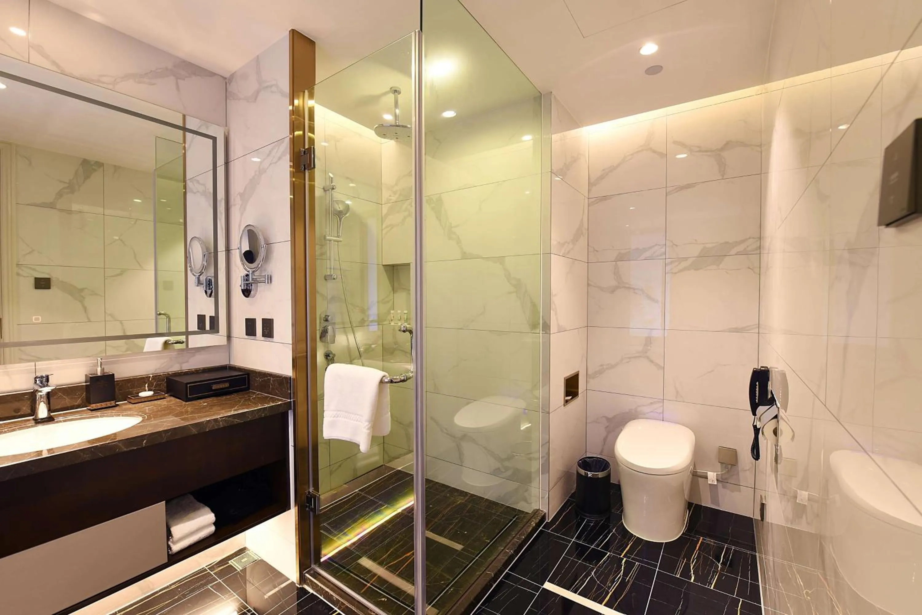 Bathroom in Ramada Plaza by Wyndham Wenzhou