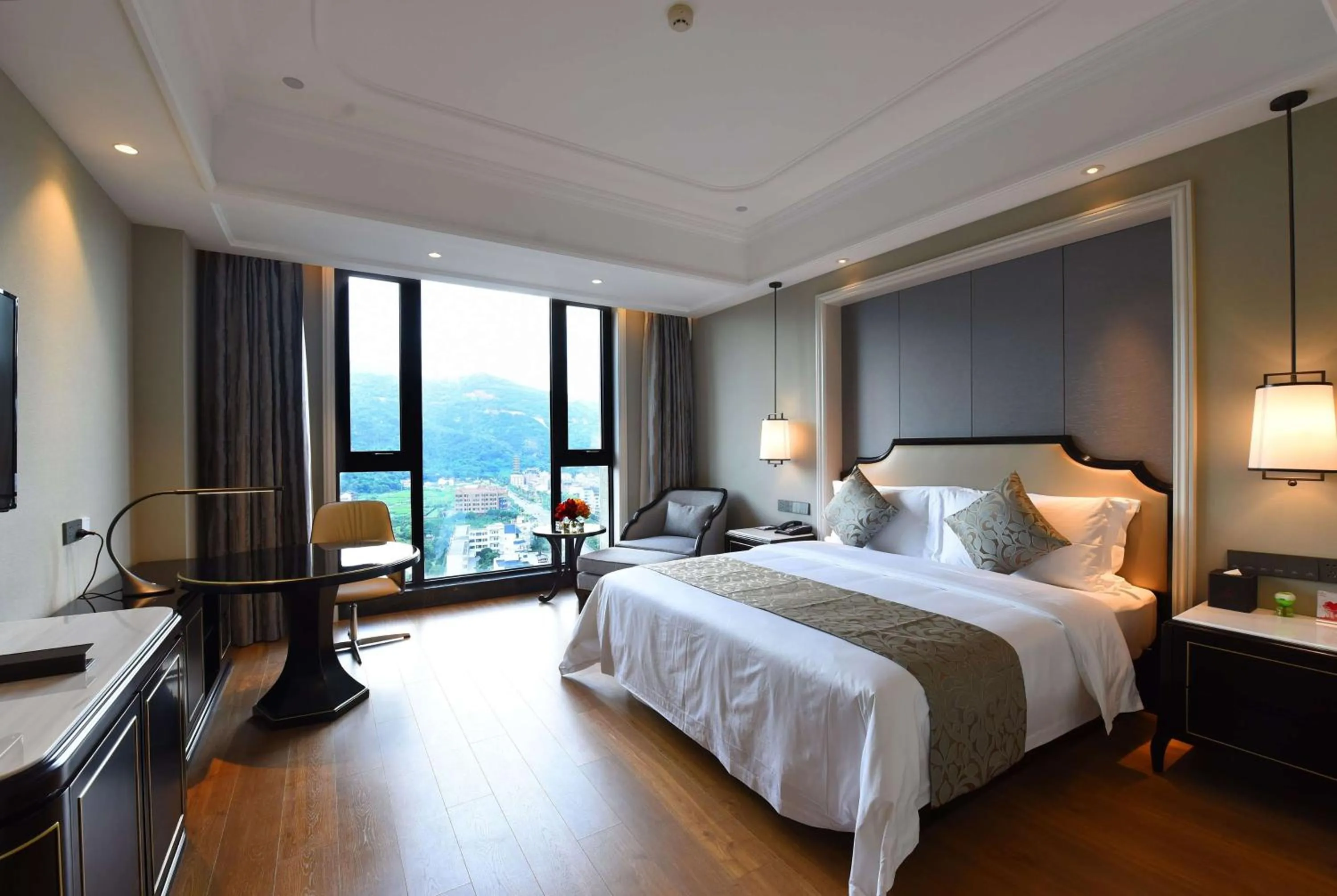 Photo of the whole room, Bed in Ramada Plaza by Wyndham Wenzhou