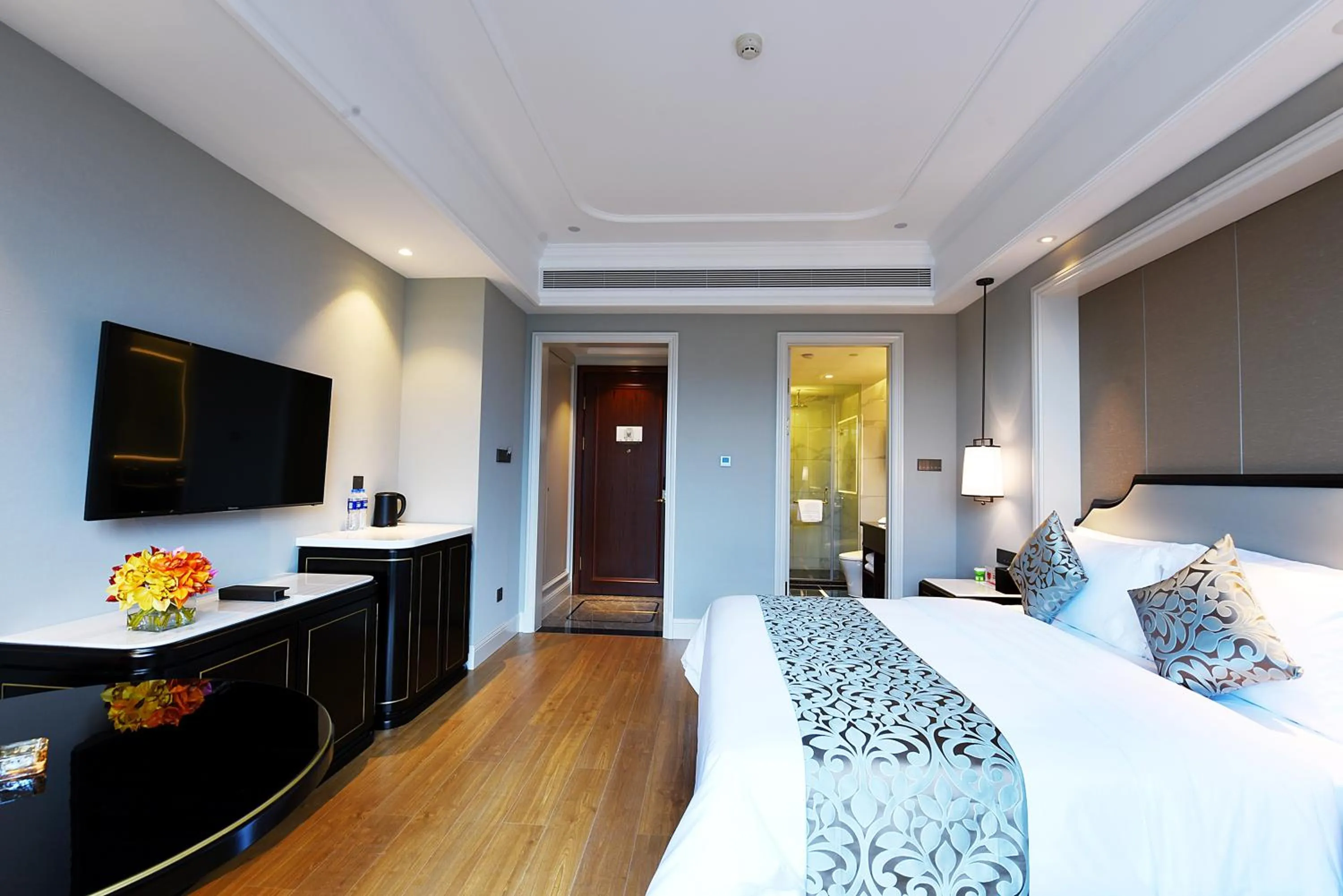 Bed in Ramada Plaza by Wyndham Wenzhou