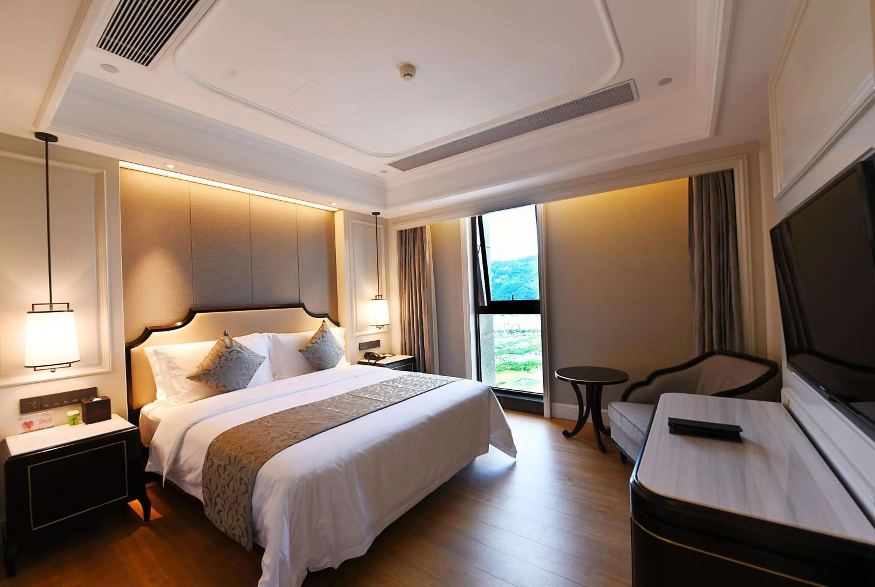Photo of the whole room, Bed in Ramada Plaza by Wyndham Wenzhou