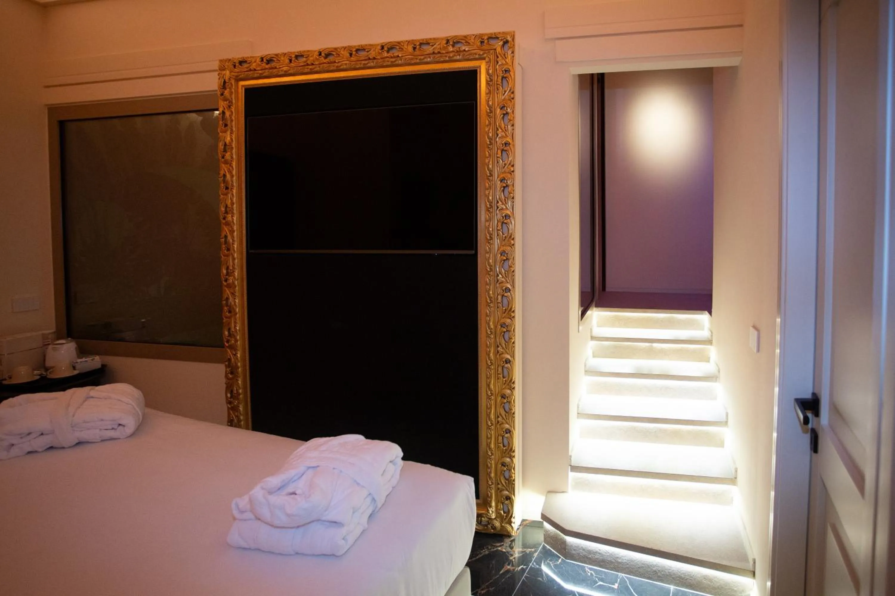 Bedroom, Bed in Profumo Maison Colosseo