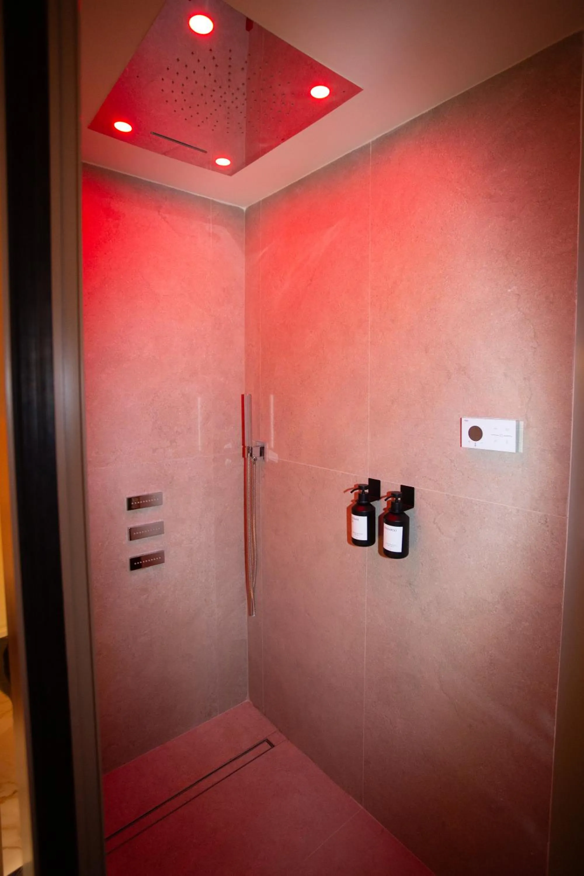 Shower in Profumo Maison Colosseo