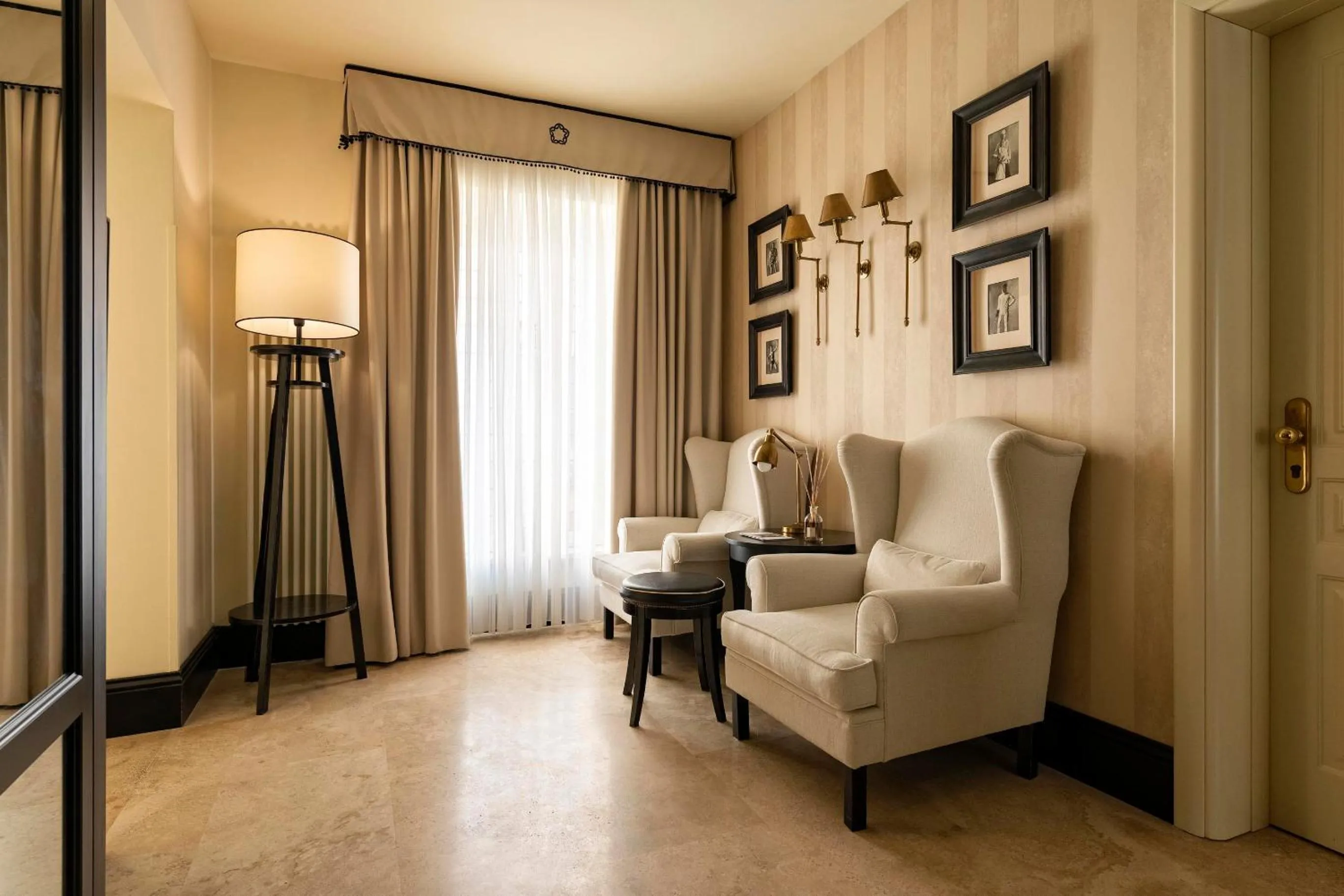 Communal lounge/ TV room in Profumo Maison Colosseo