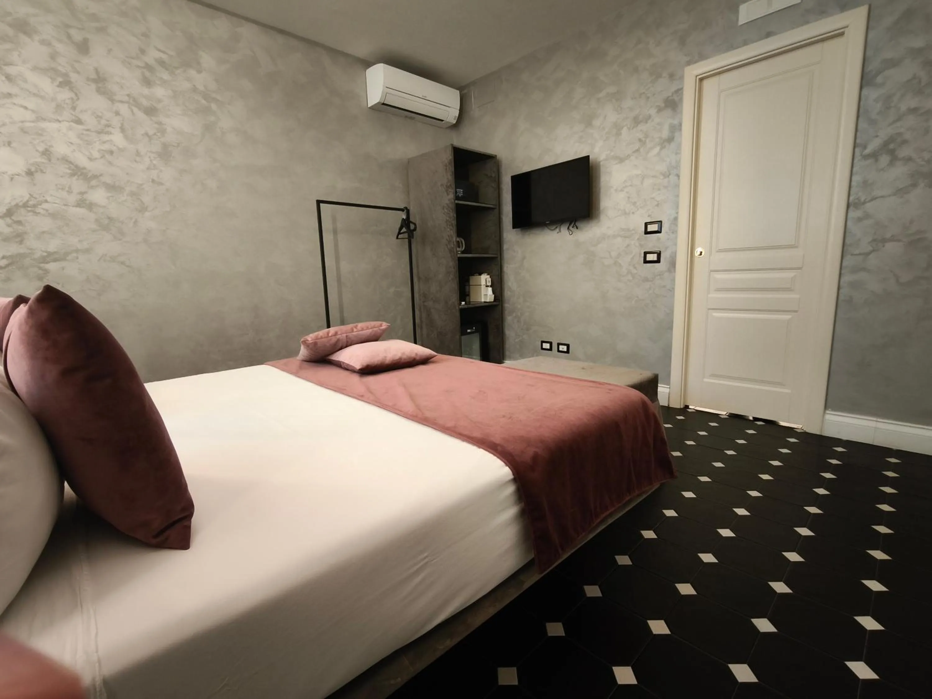 TV and multimedia, Bed in Profumo Maison Colosseo