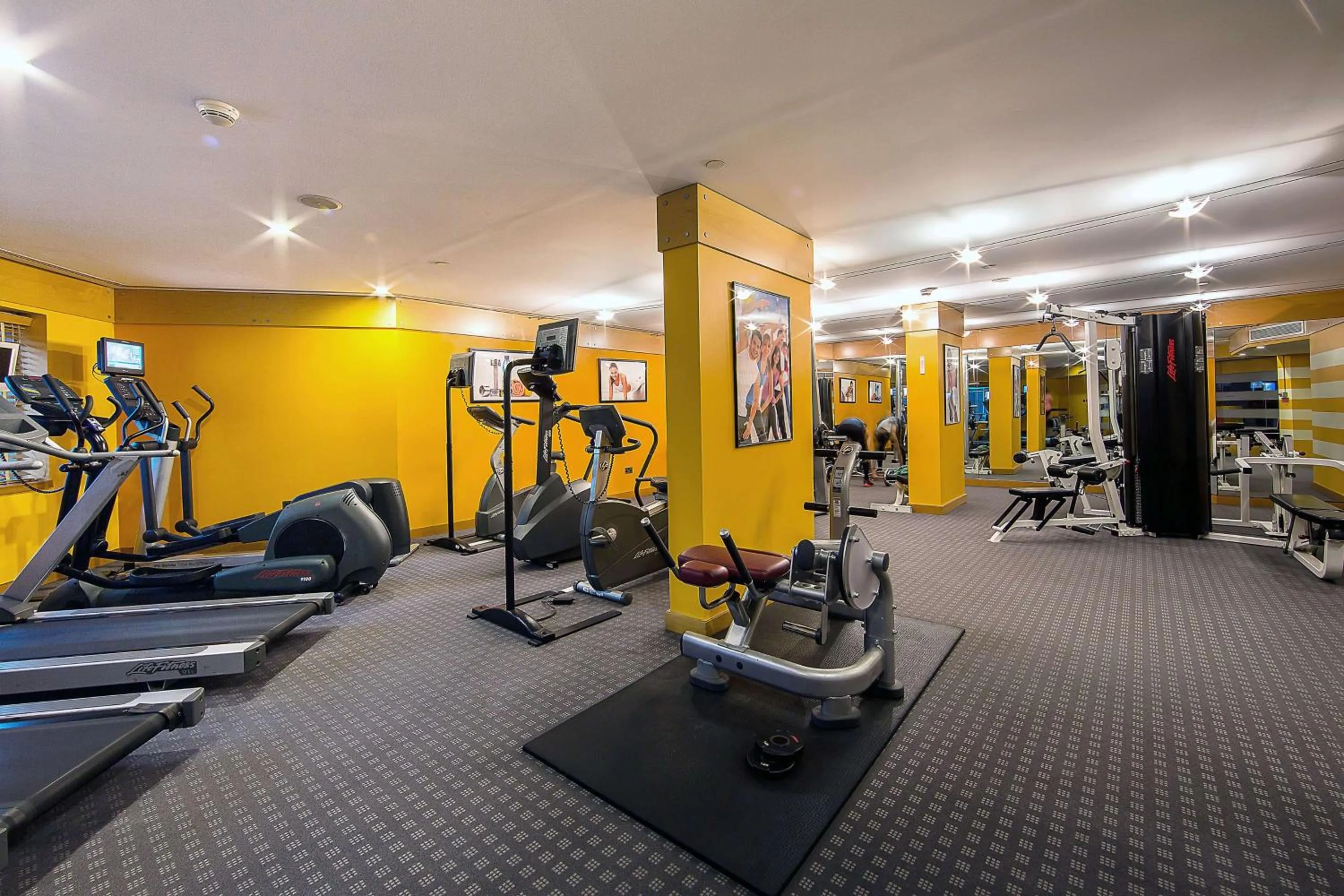 Fitness centre/facilities in Ramada Plaza by Wyndham Dubai Deira