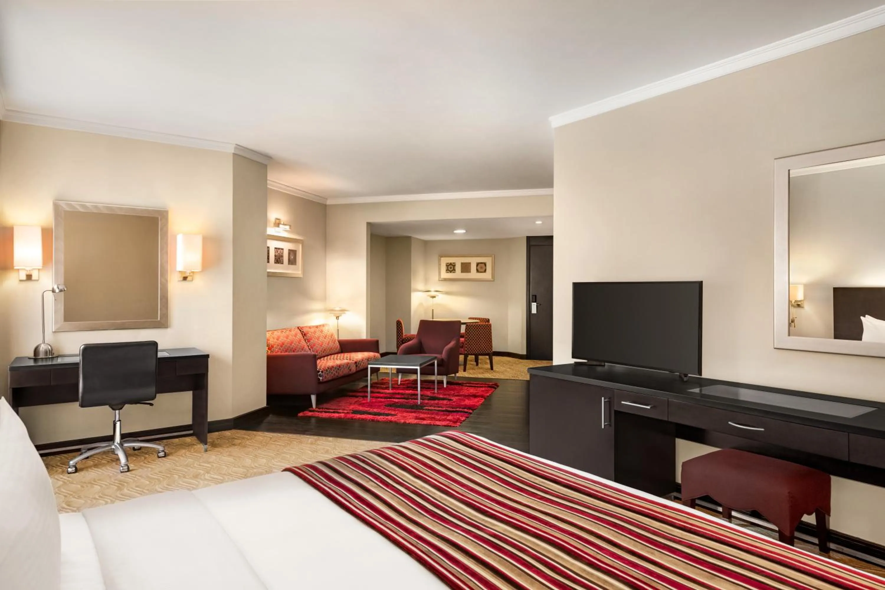 Evening entertainment, Bed in Ramada Plaza by Wyndham Dubai Deira