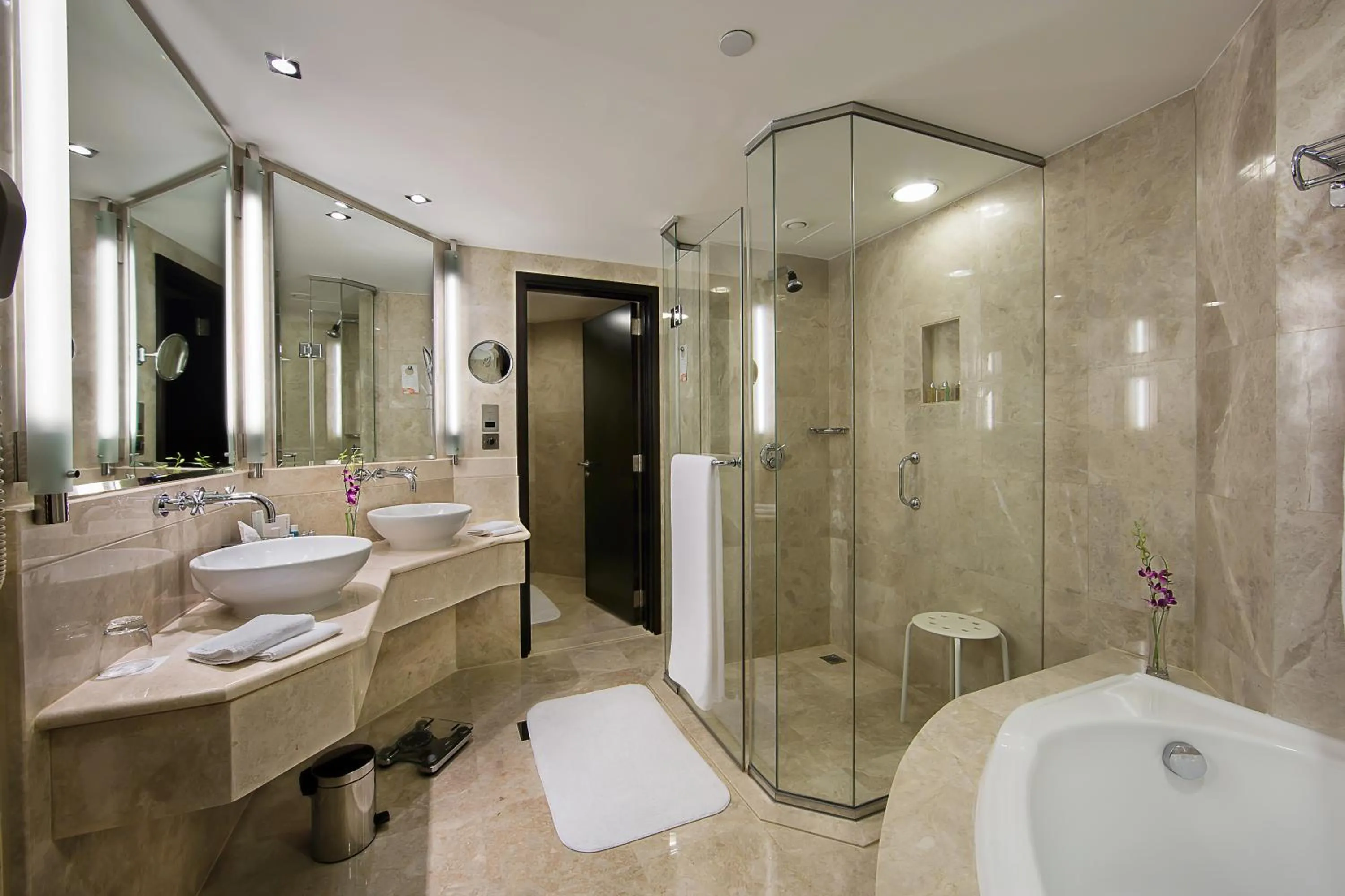 Bathroom in Ramada Plaza by Wyndham Dubai Deira