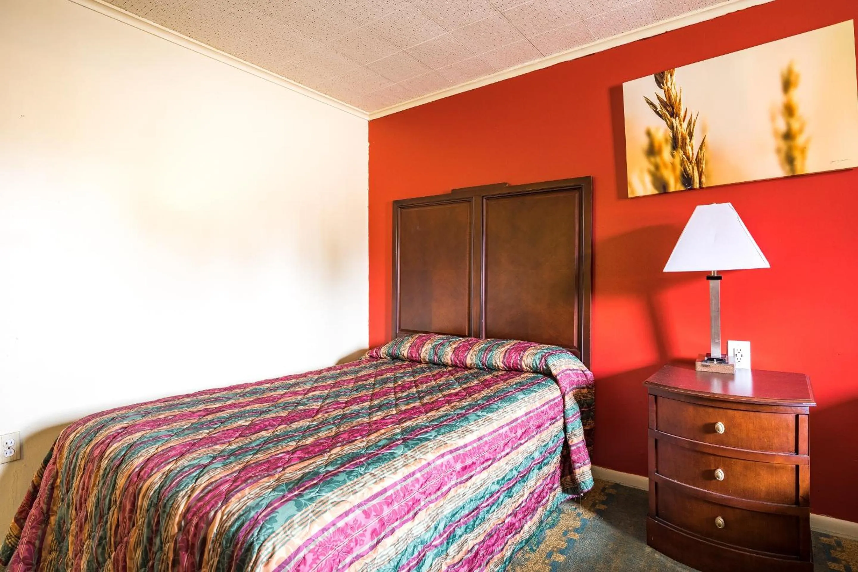 Bedroom, Bed in OYO Hotel Holly Springs MS