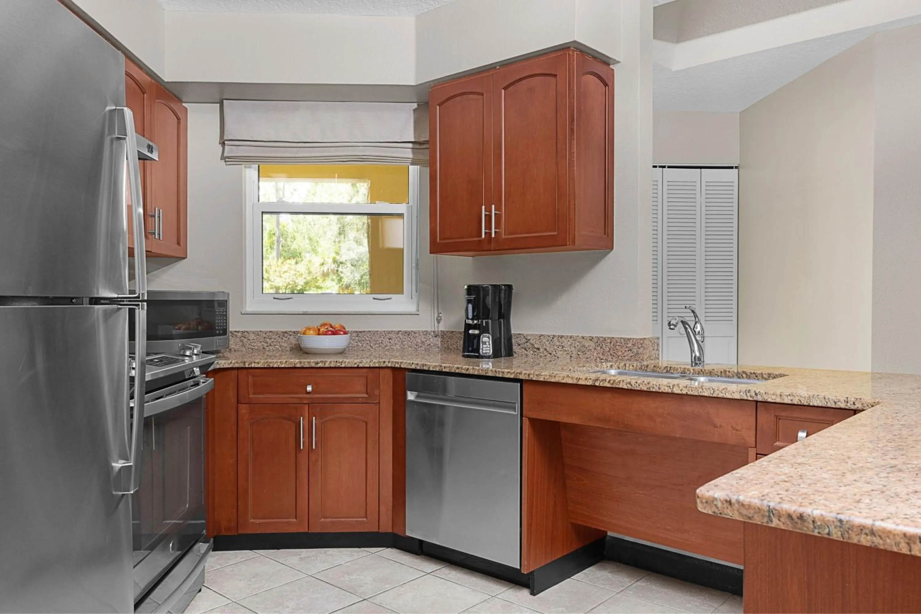 Kitchen or kitchenette in Sheraton Vistana Resort Villas, Lake Buena Vista Orlando