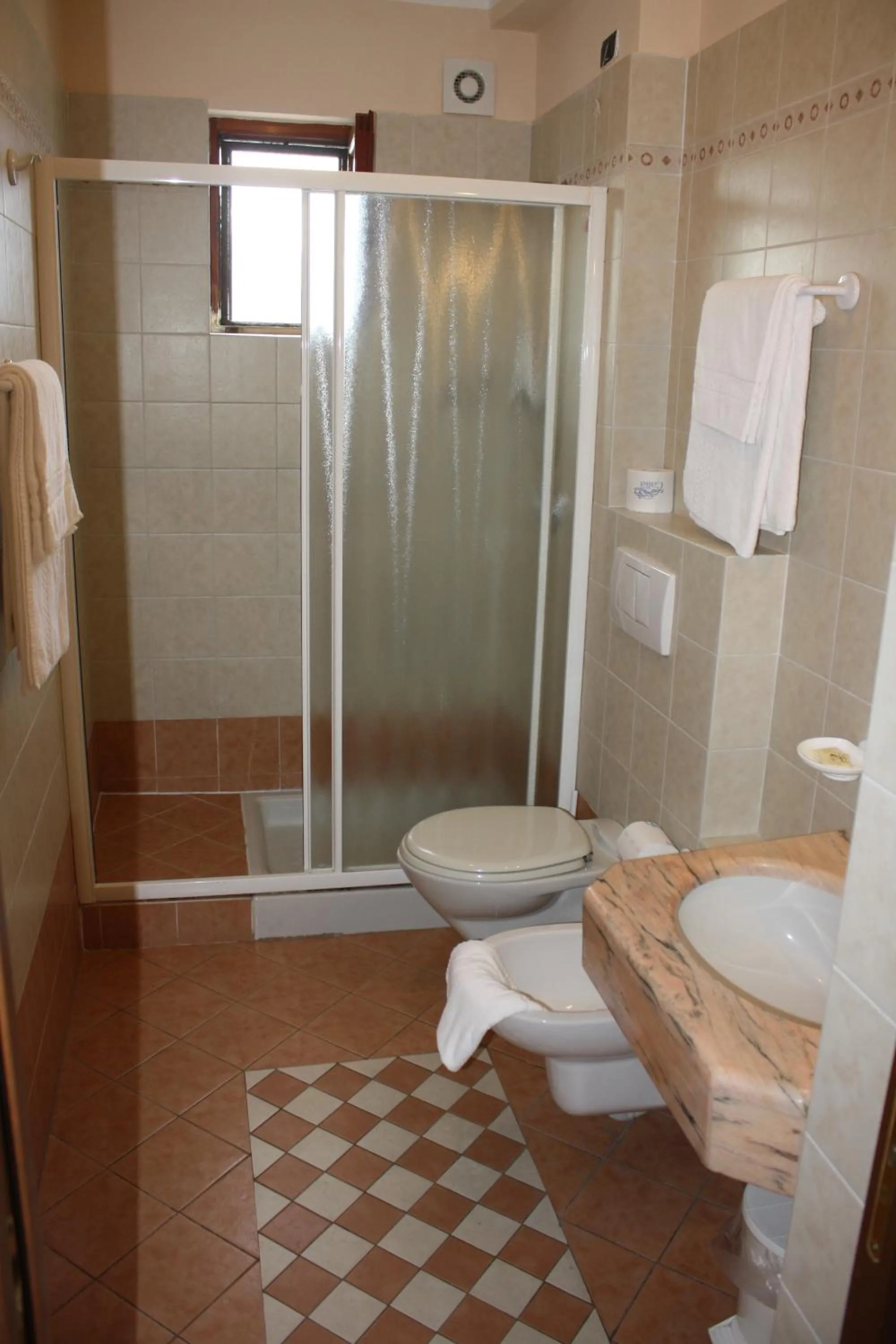 Shower in Albergo Ristorante Punta Dell'Est