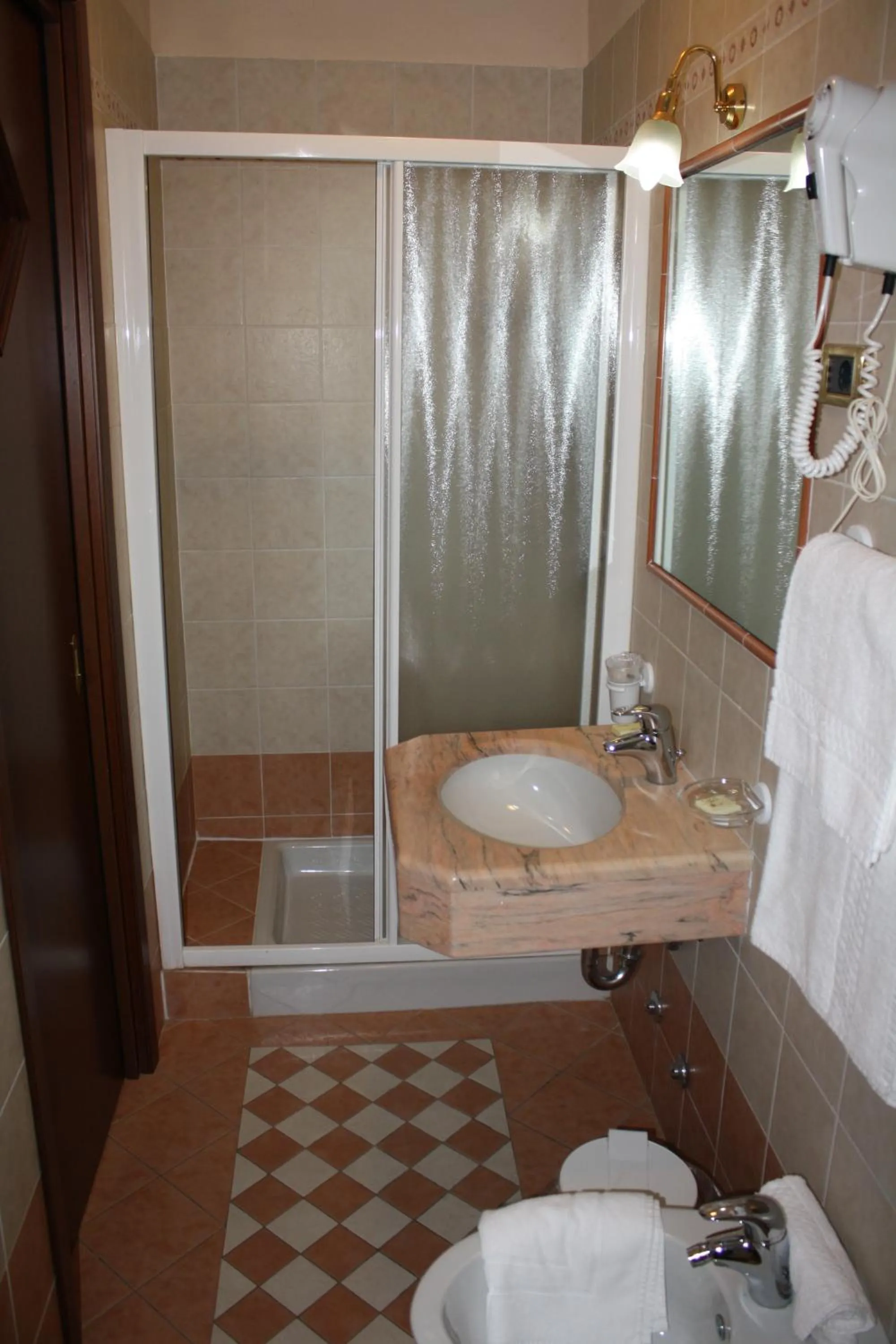 Shower in Albergo Ristorante Punta Dell'Est