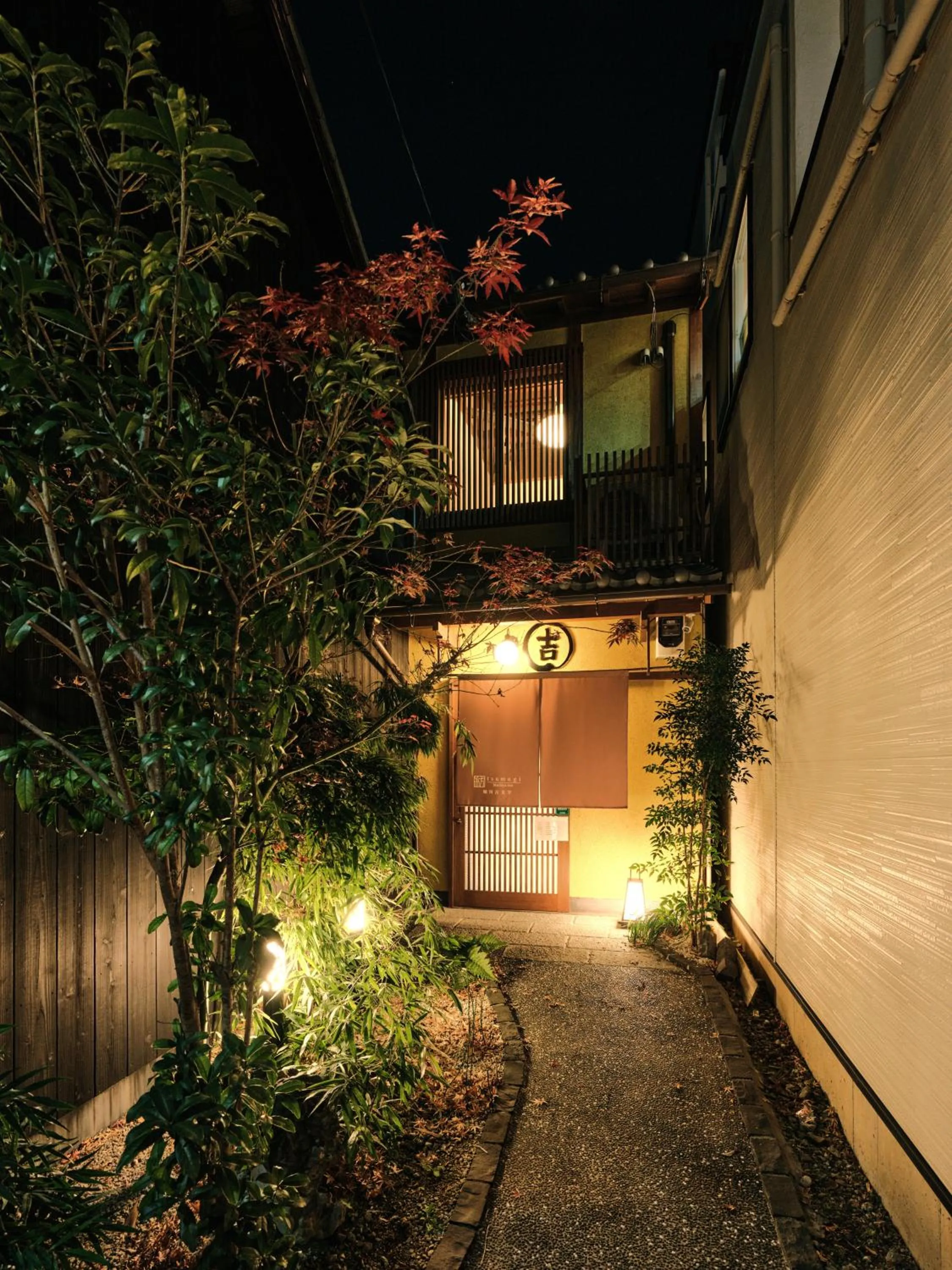 Property building in Tsumugi Horikawakichimonji