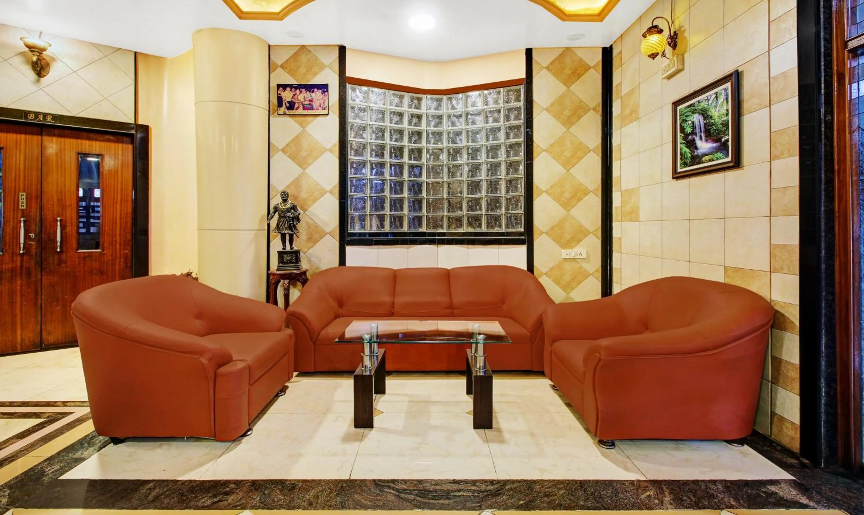 Seating area in Treebo Eagle Executive