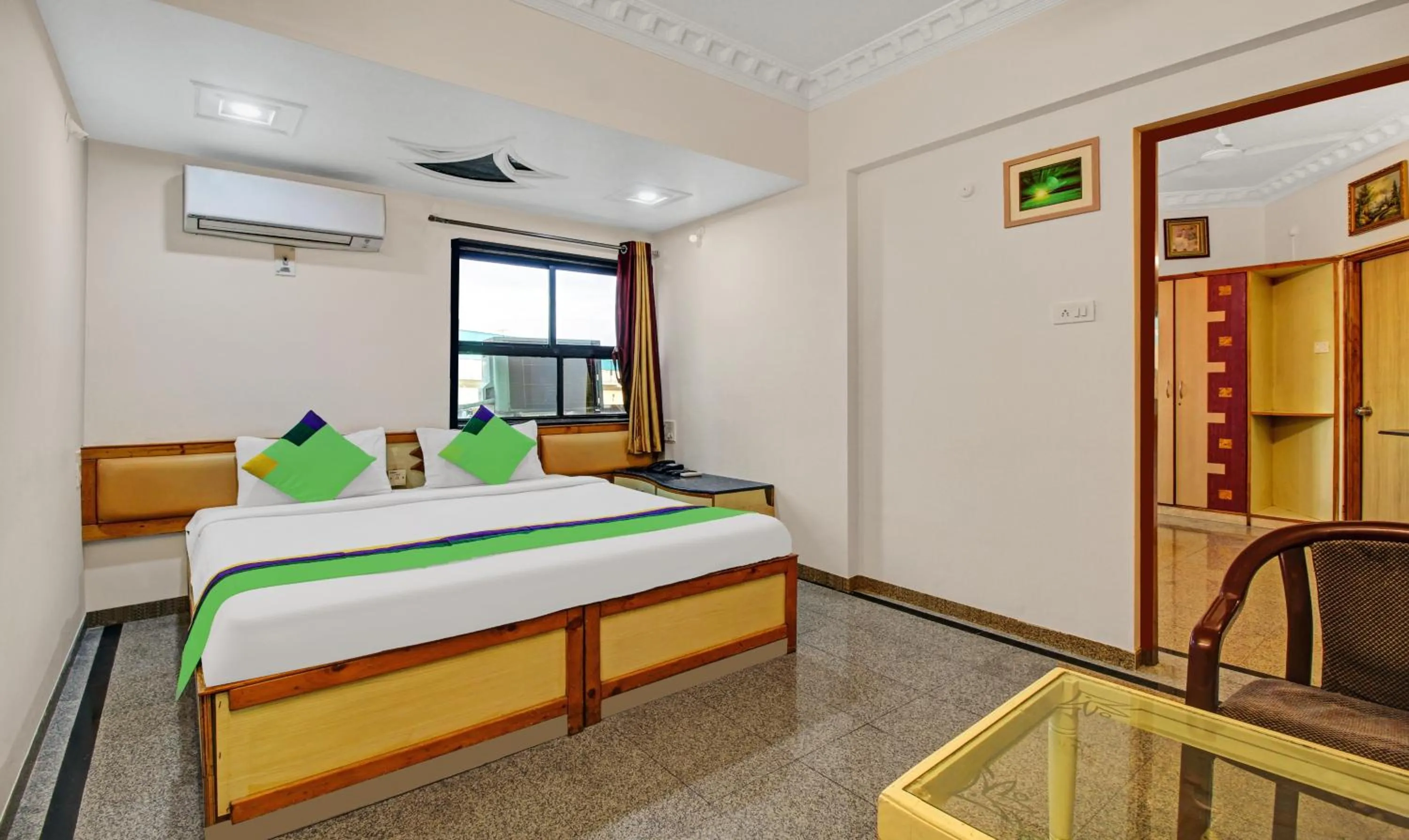 Bed in Treebo Eagle Executive