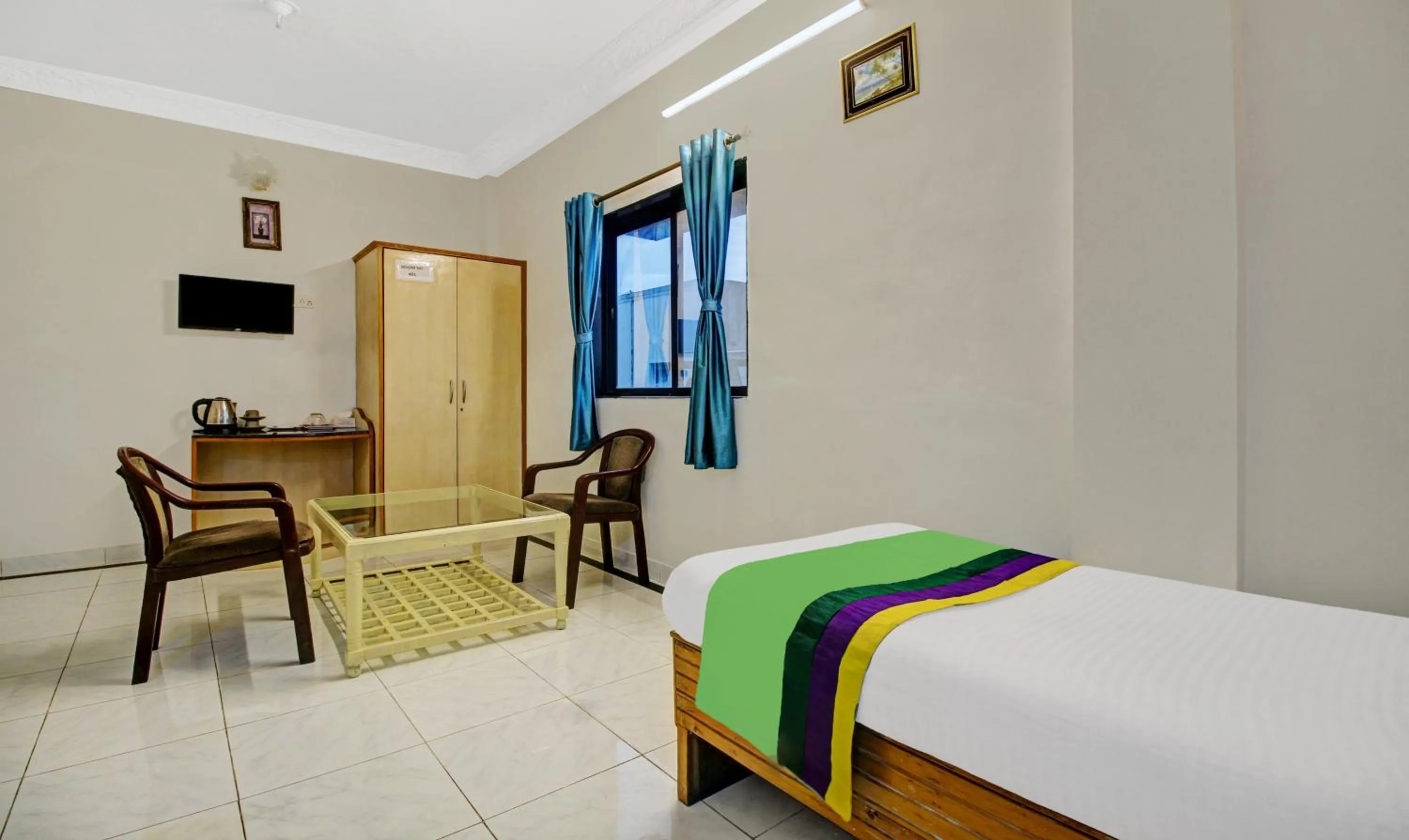 Bed in Treebo Eagle Executive