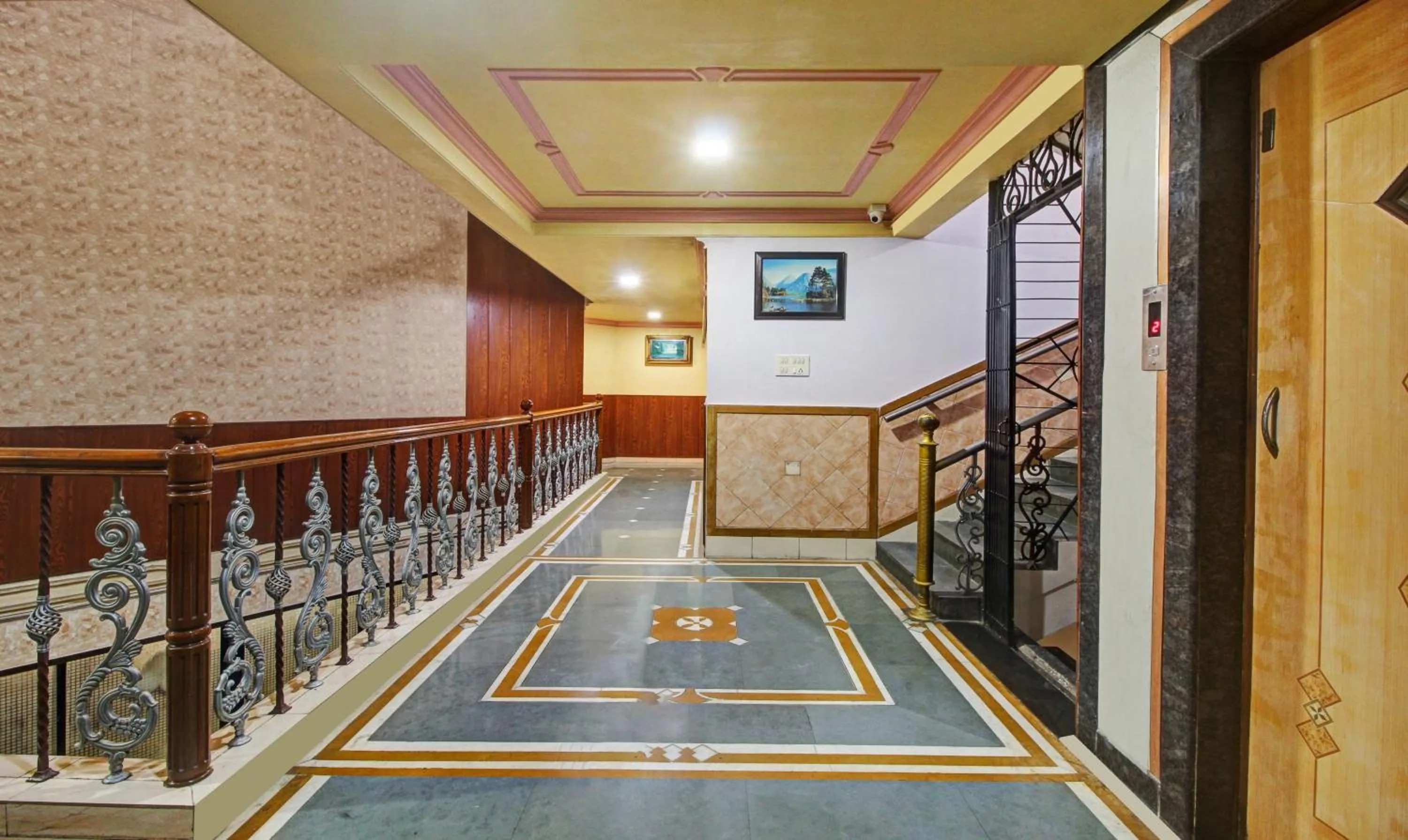 elevator in Treebo Eagle Executive