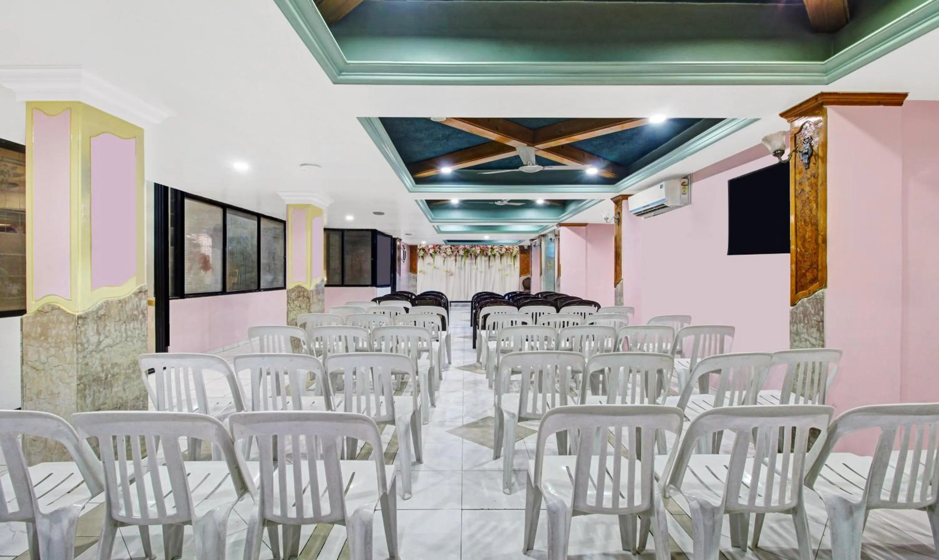 Banquet/Function facilities in Treebo Eagle Executive