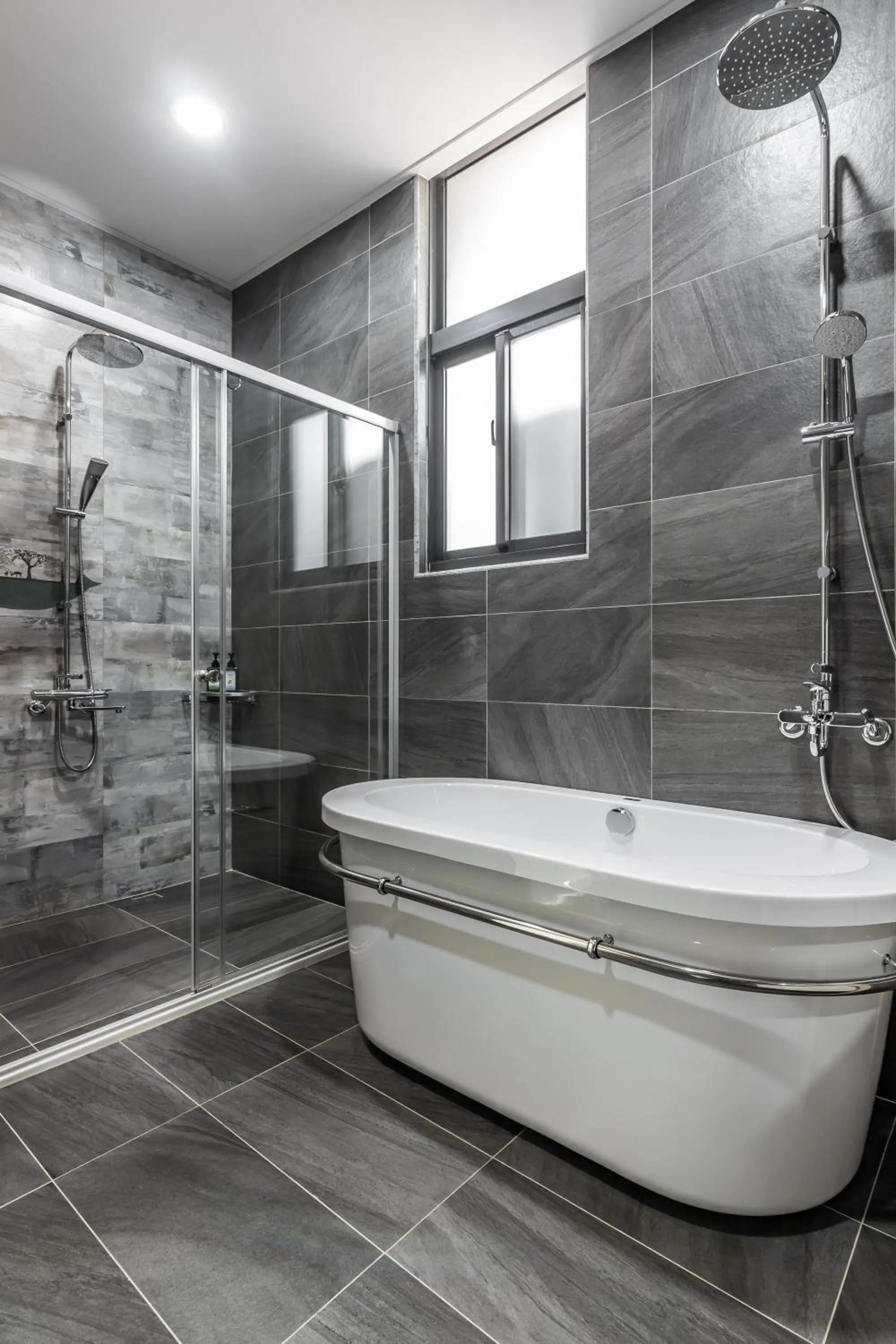 Shower in Meets Anping