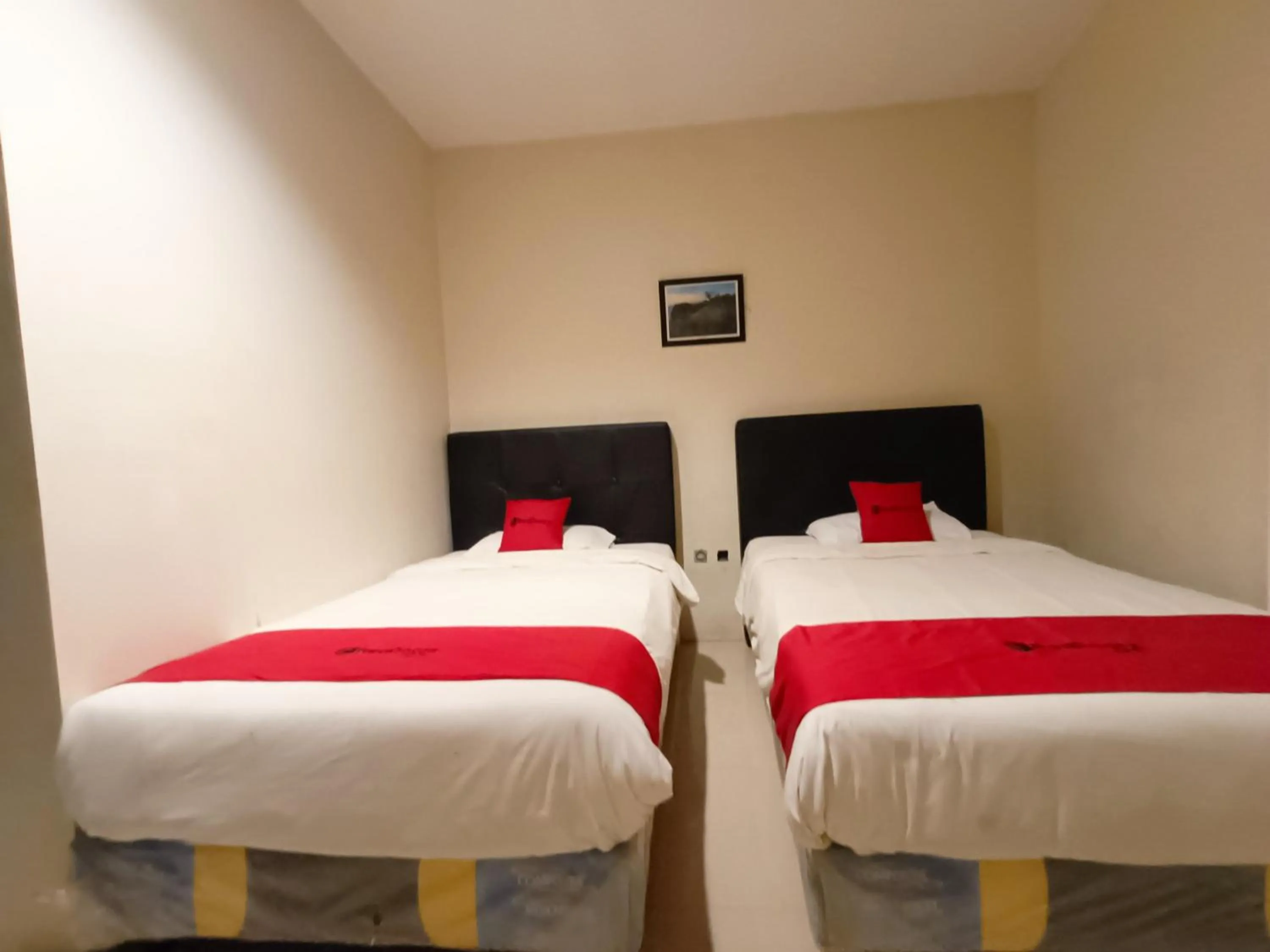 Bed in RedDoorz At Rids Hotel Manado