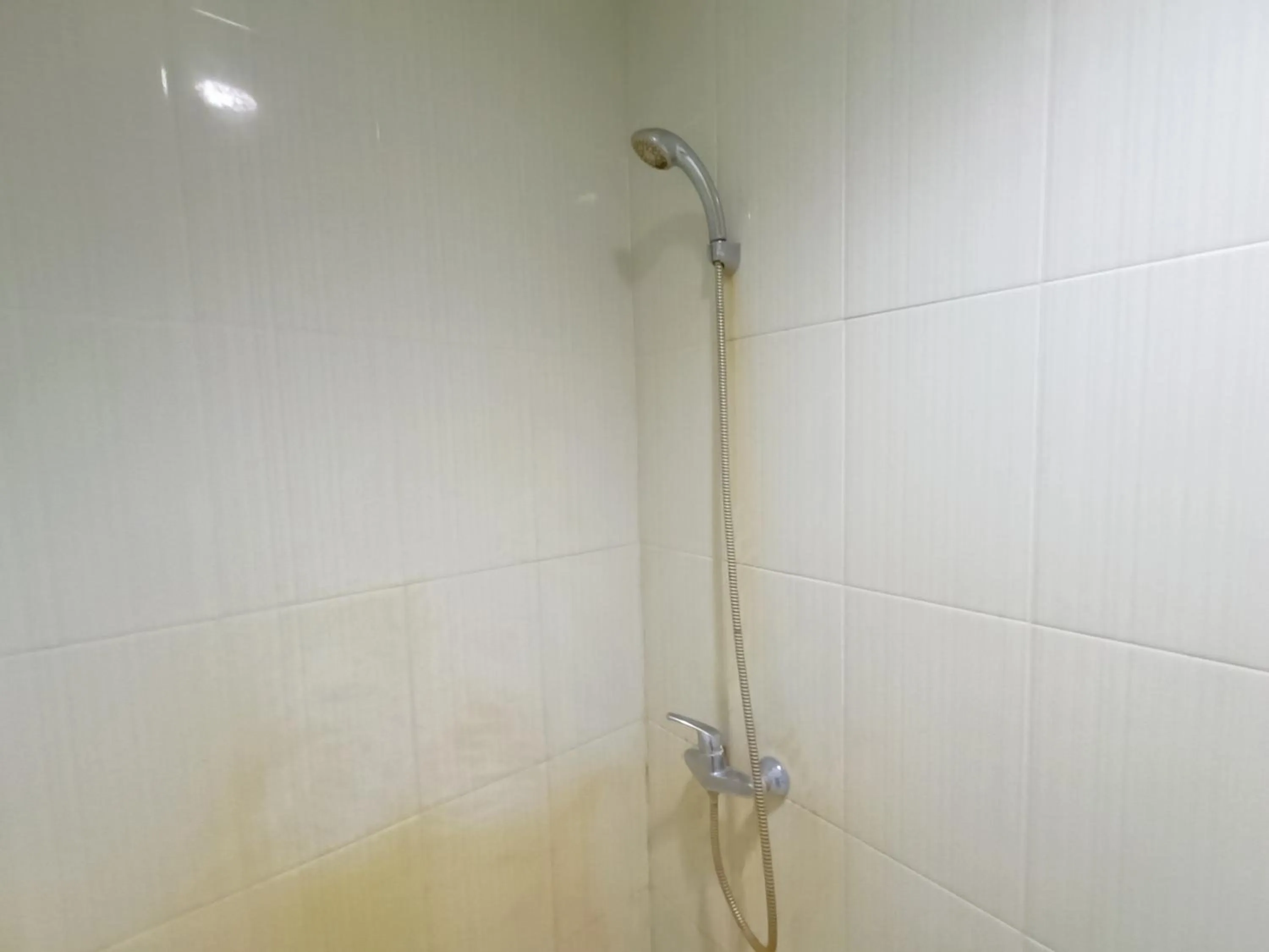 Bathroom in RedDoorz At Rids Hotel Manado