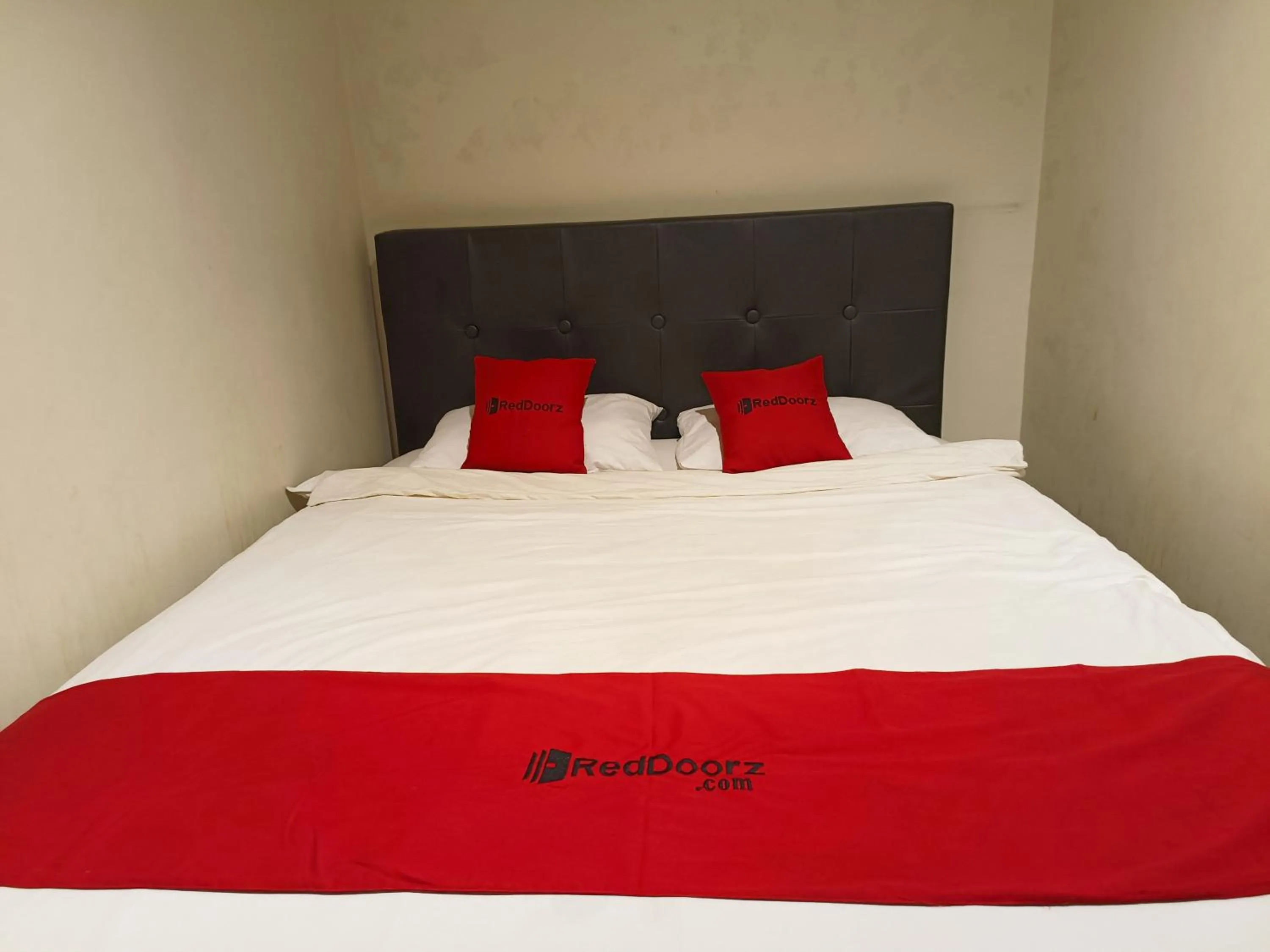 Bed in RedDoorz At Rids Hotel Manado