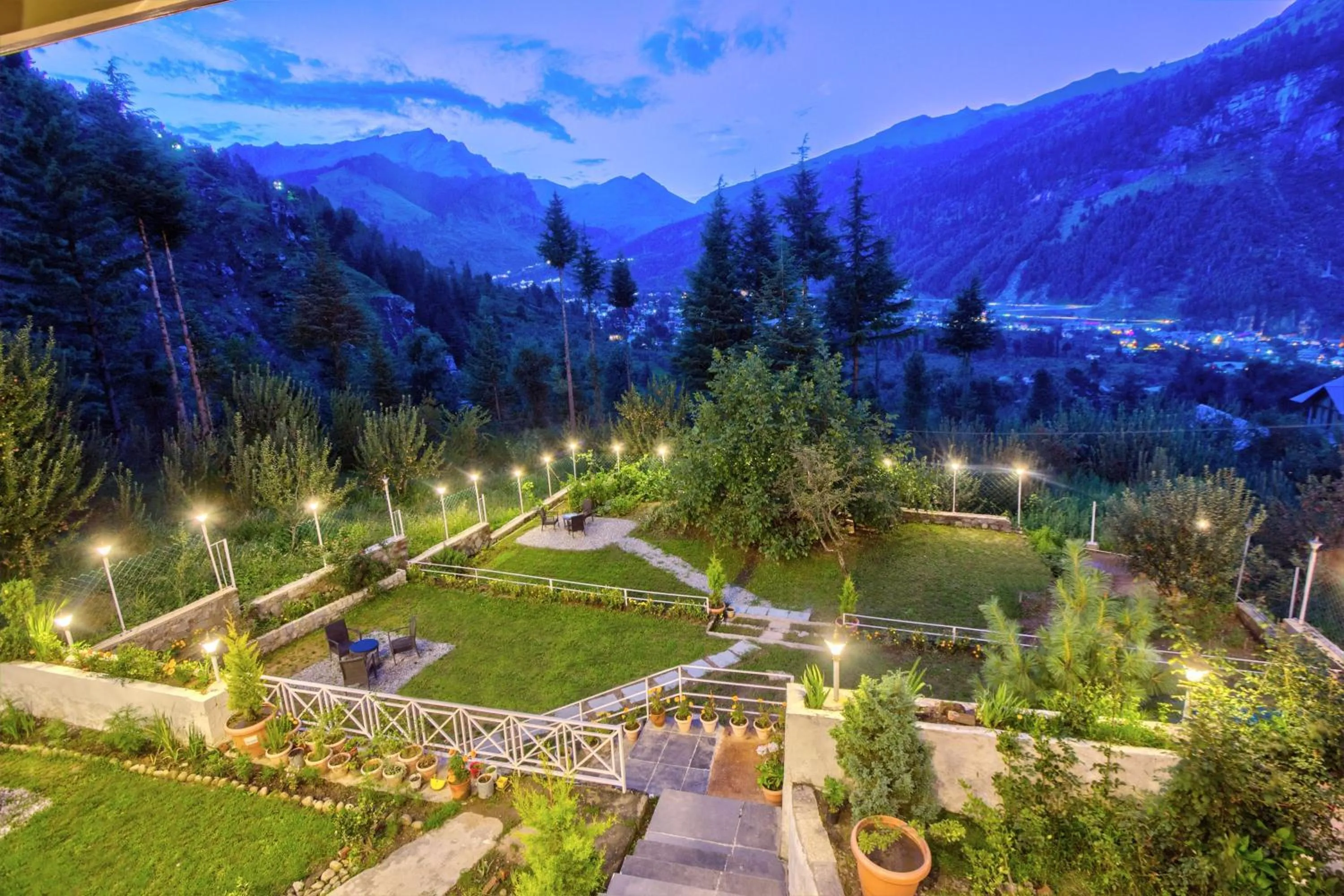 Garden view in Baan by Snow City Farm