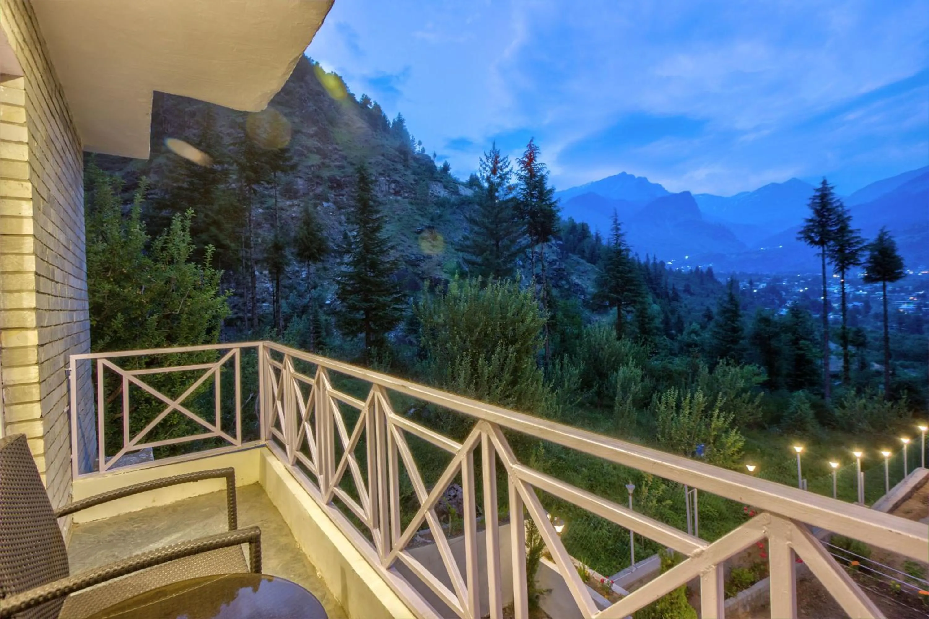 Balcony/Terrace in Baan by Snow City Farm