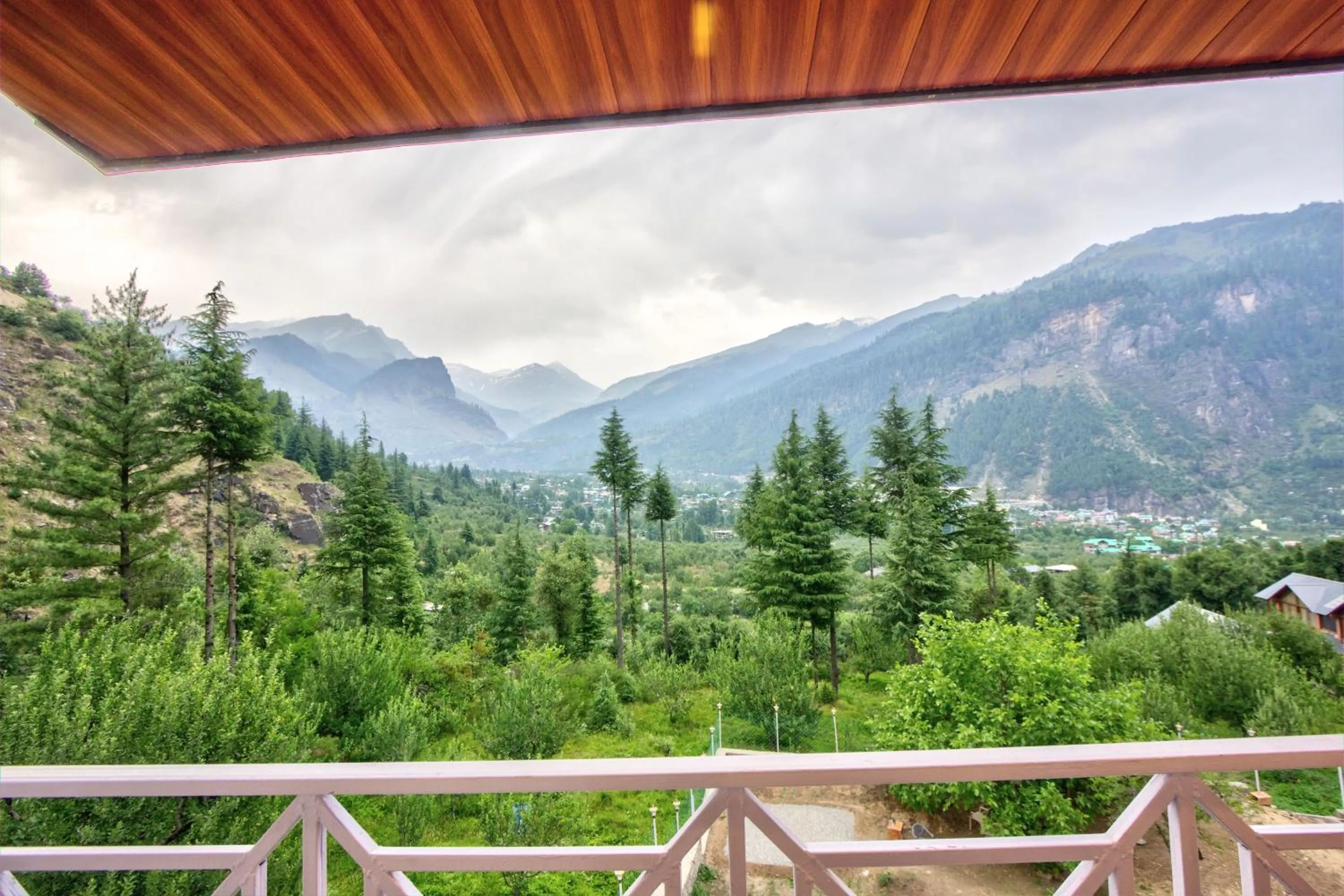 Mountain view in Baan by Snow City Farm