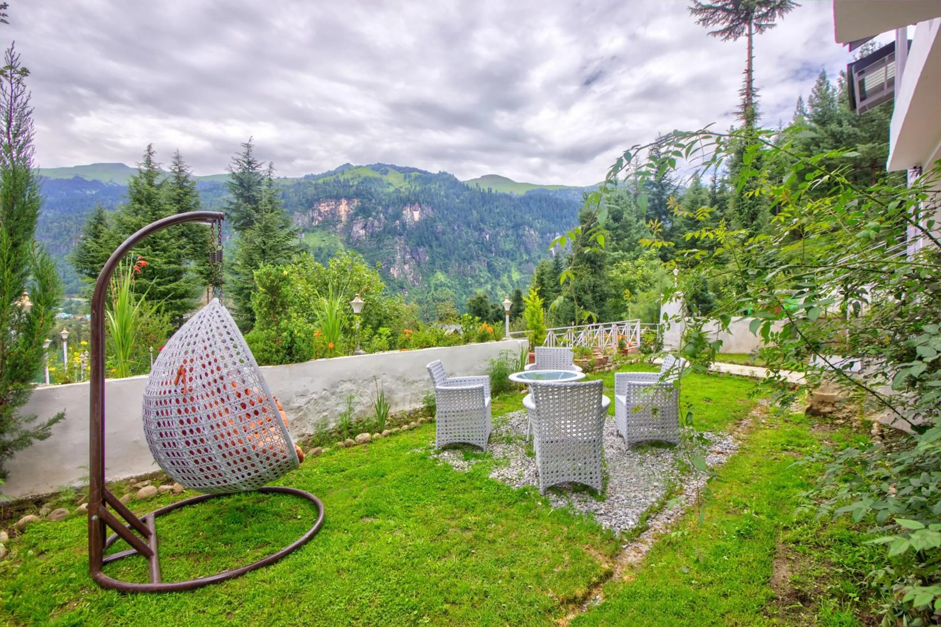 Garden in Baan by Snow City Farm