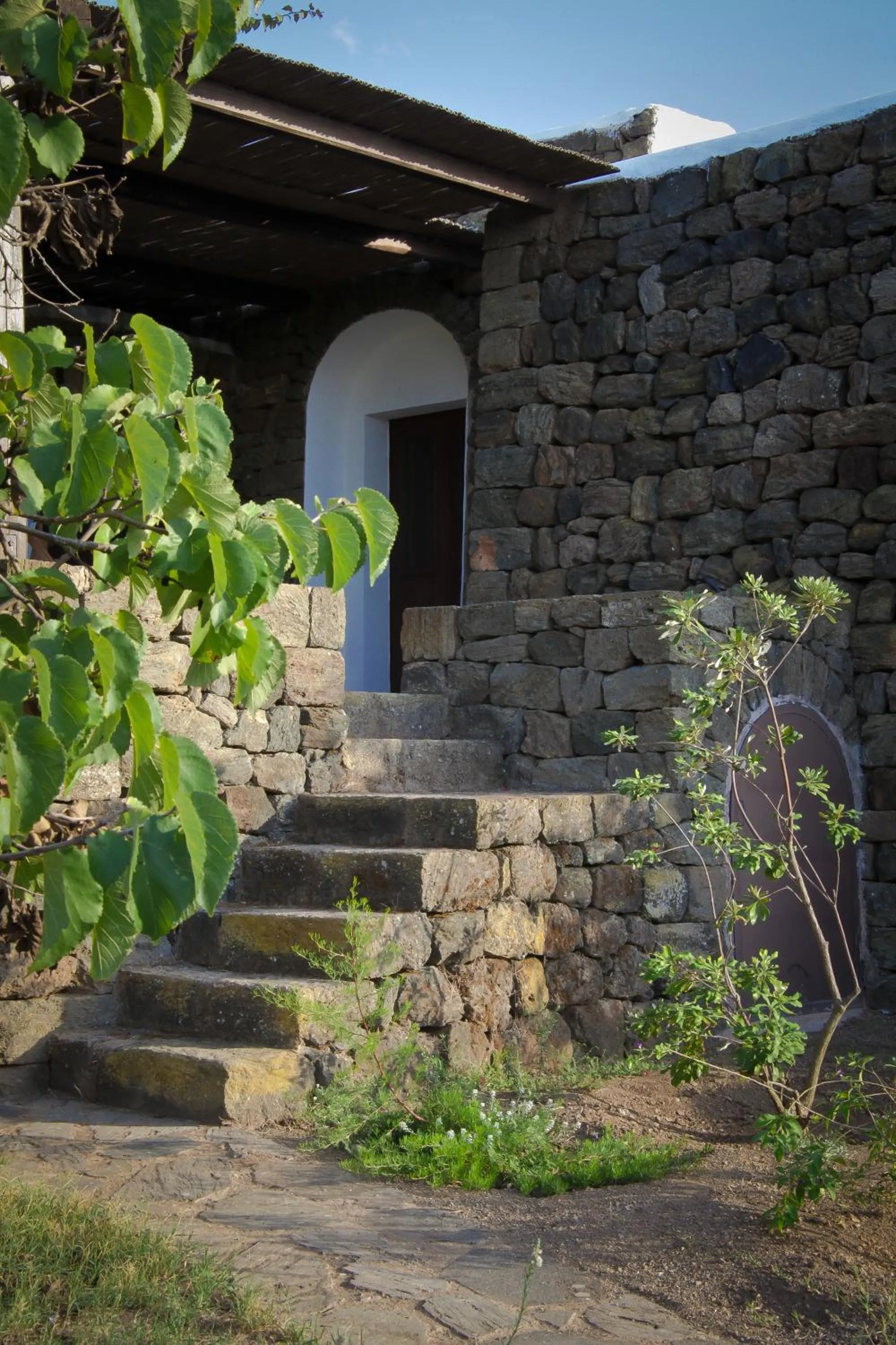 Facade/entrance in Zubebi