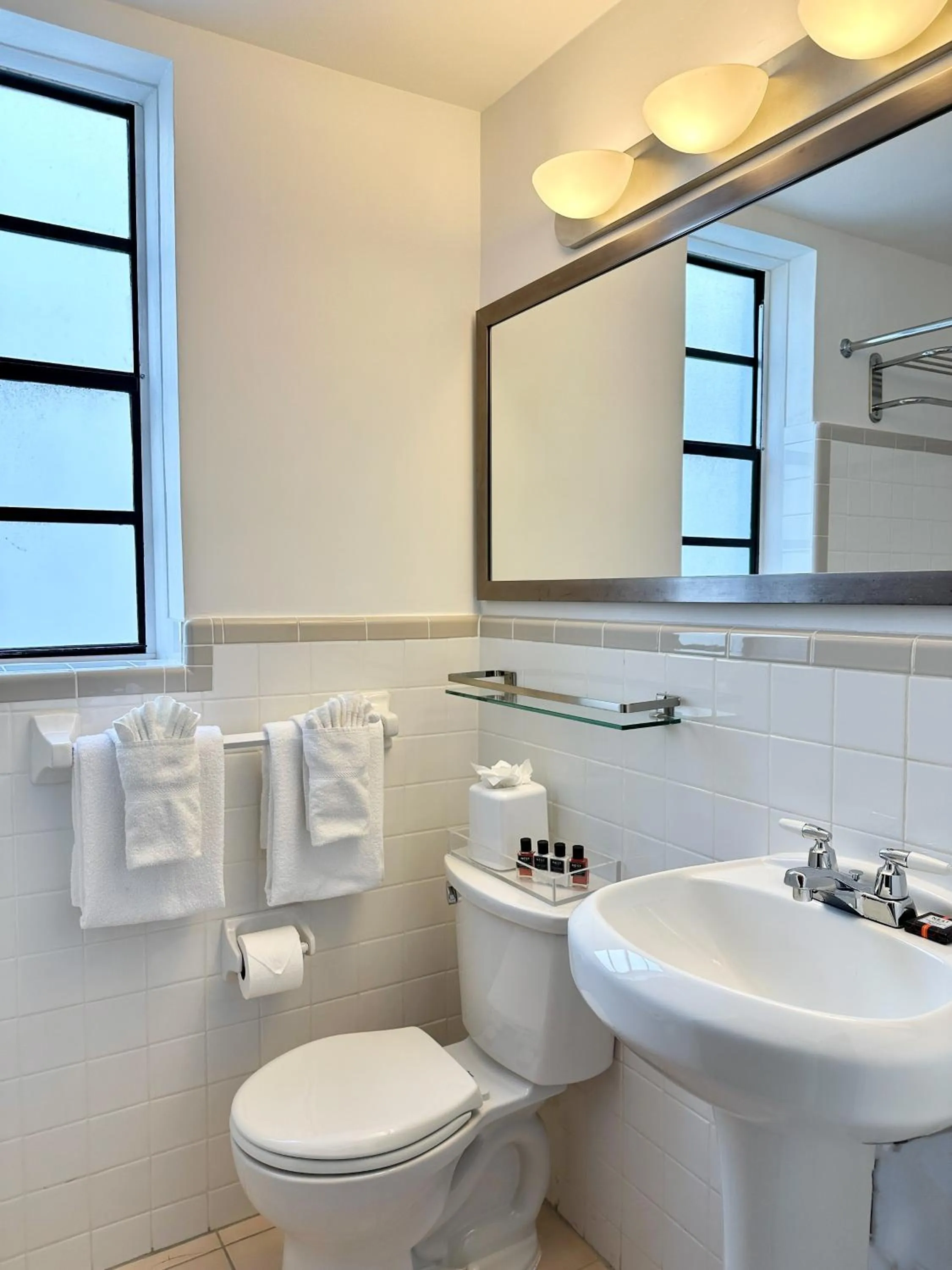 Bathroom in Avalon Hotel