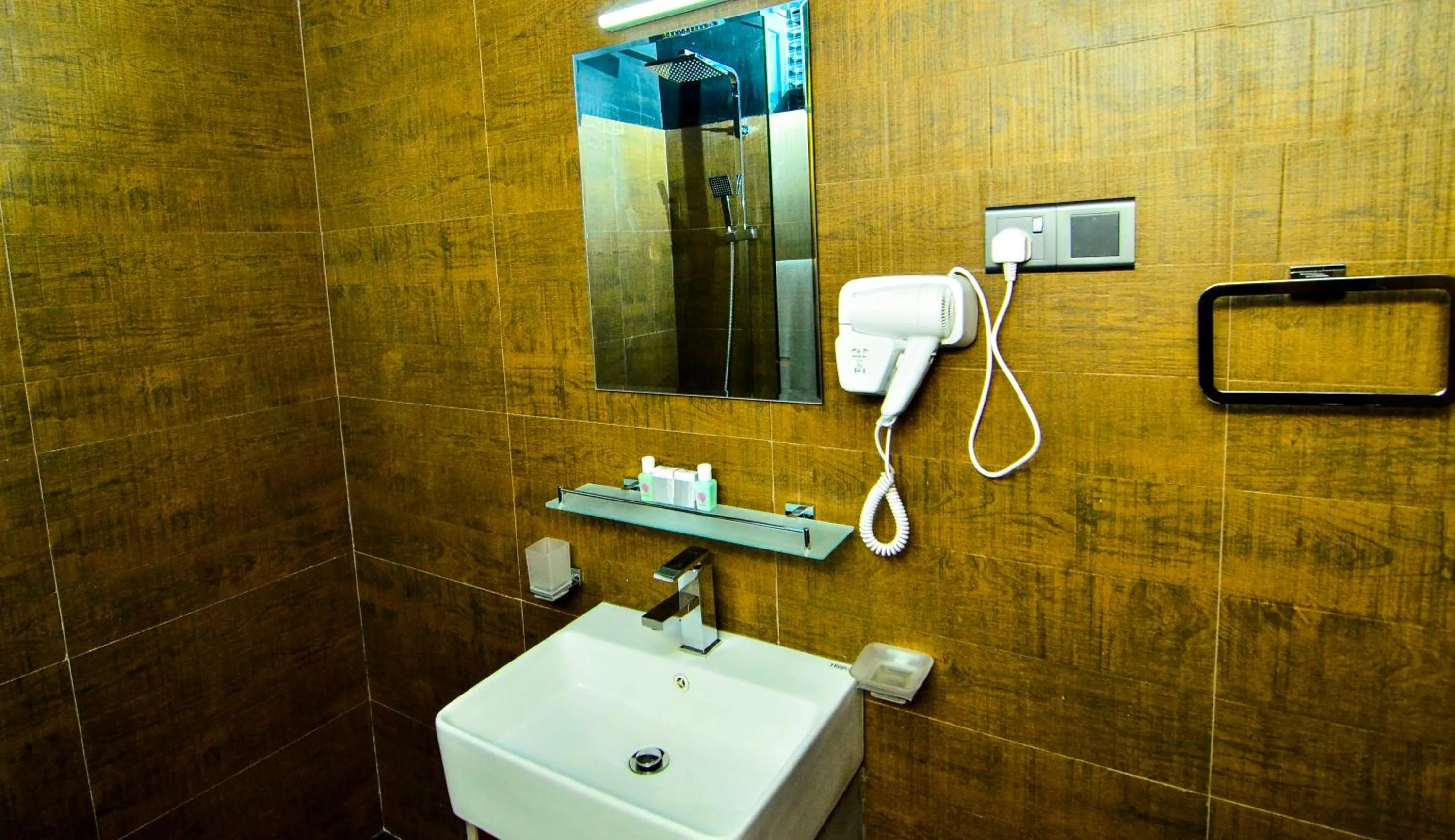 Bathroom in Pine Hill Residence