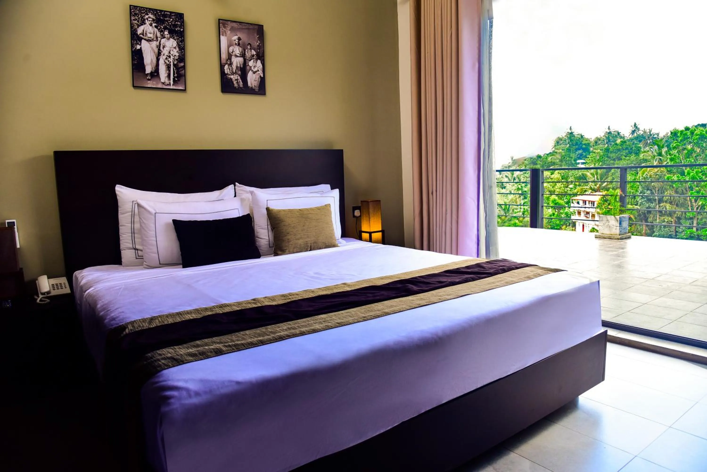 Bed in Pine Hill Residence