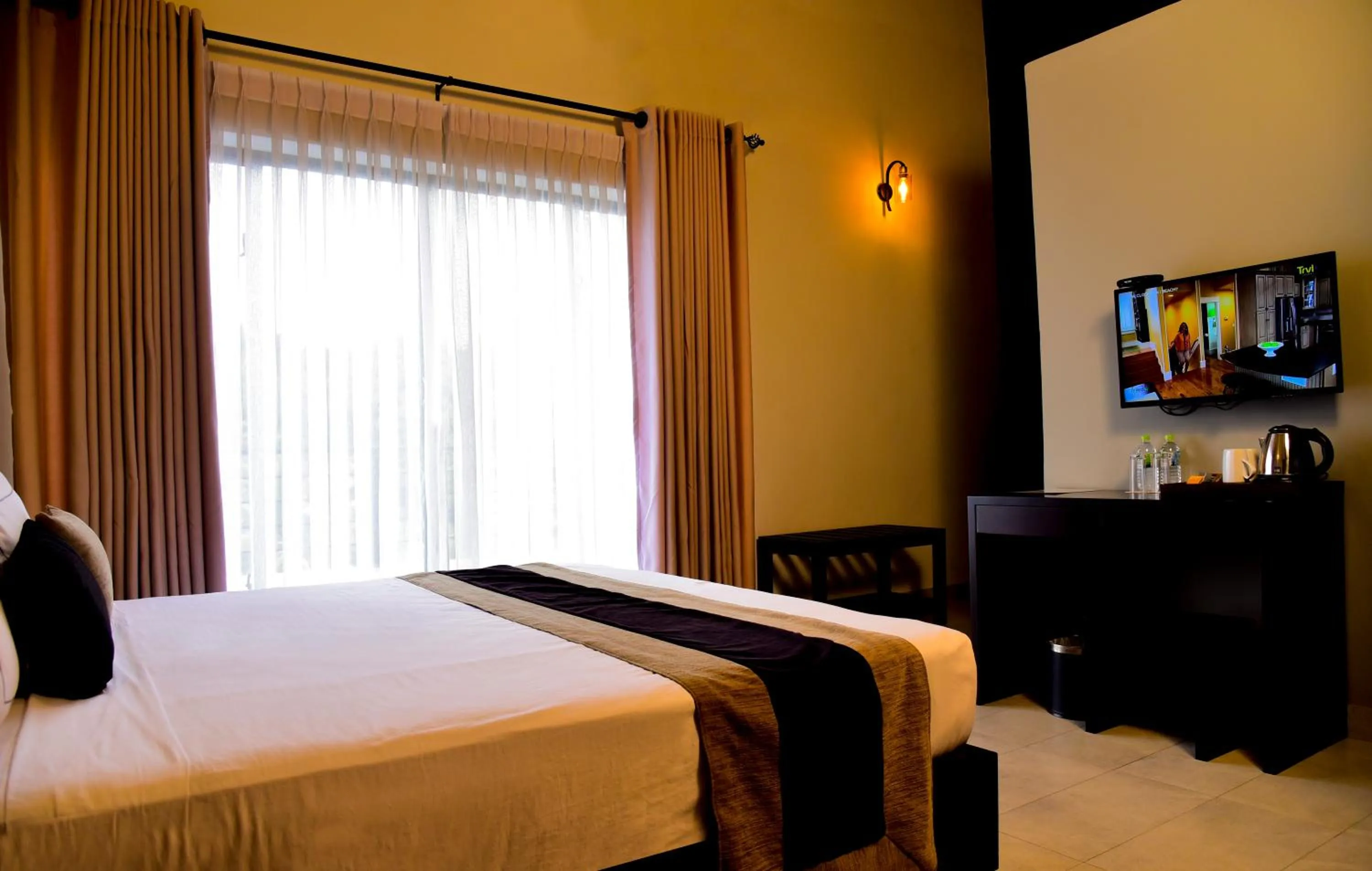 Communal lounge/ TV room, Bed in Pine Hill Residence