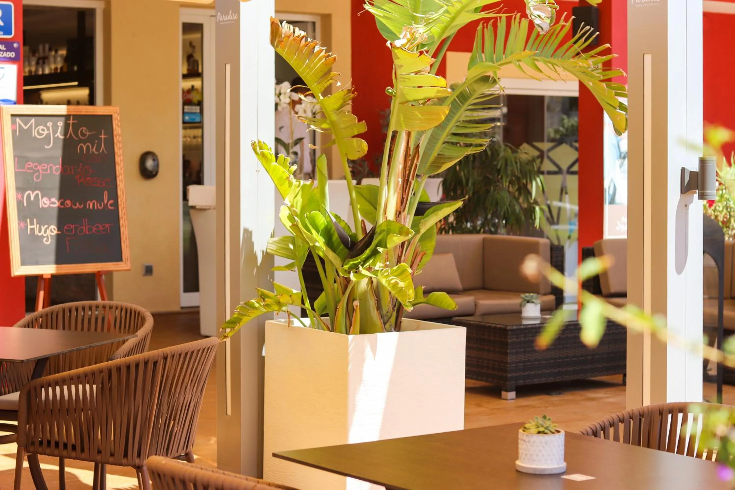 Restaurant/places to eat in Hotel Paradise Residencial