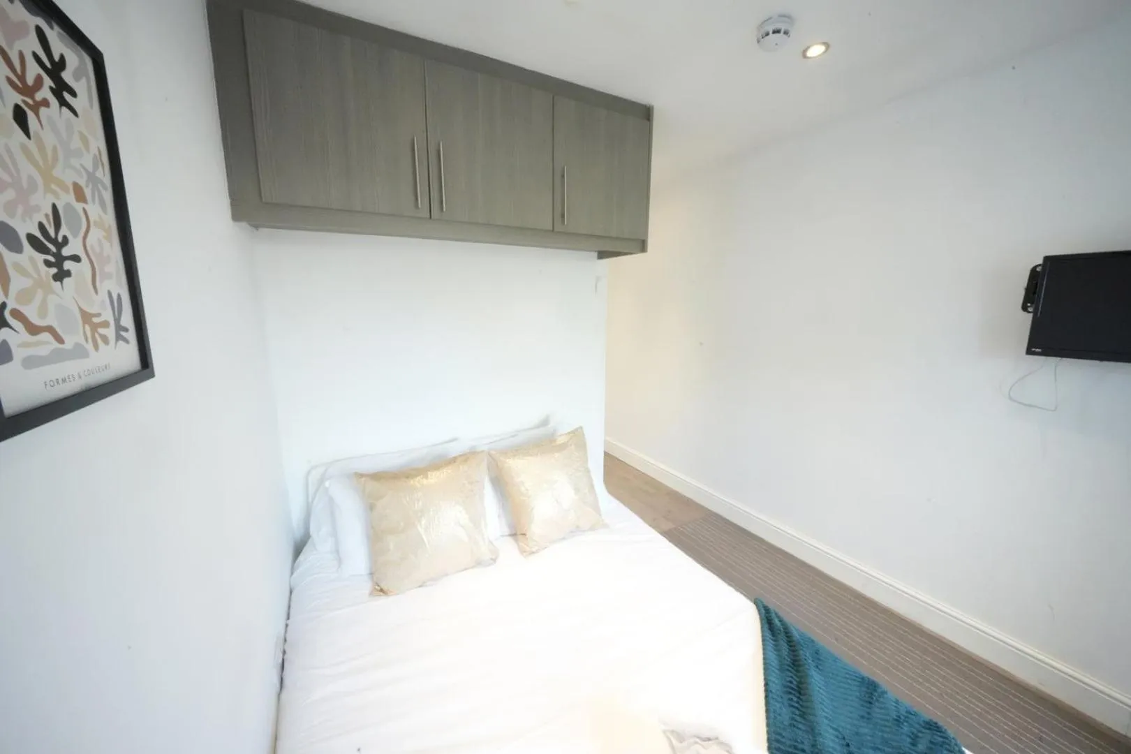 Bed in Grand Airport Ensuites