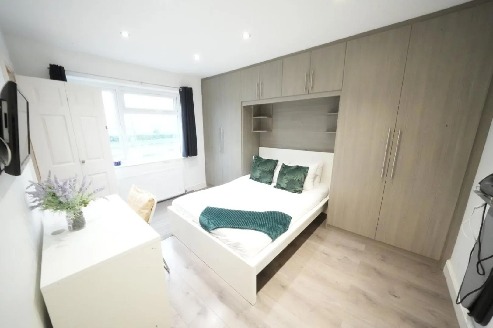 Bed in Grand Airport Ensuites