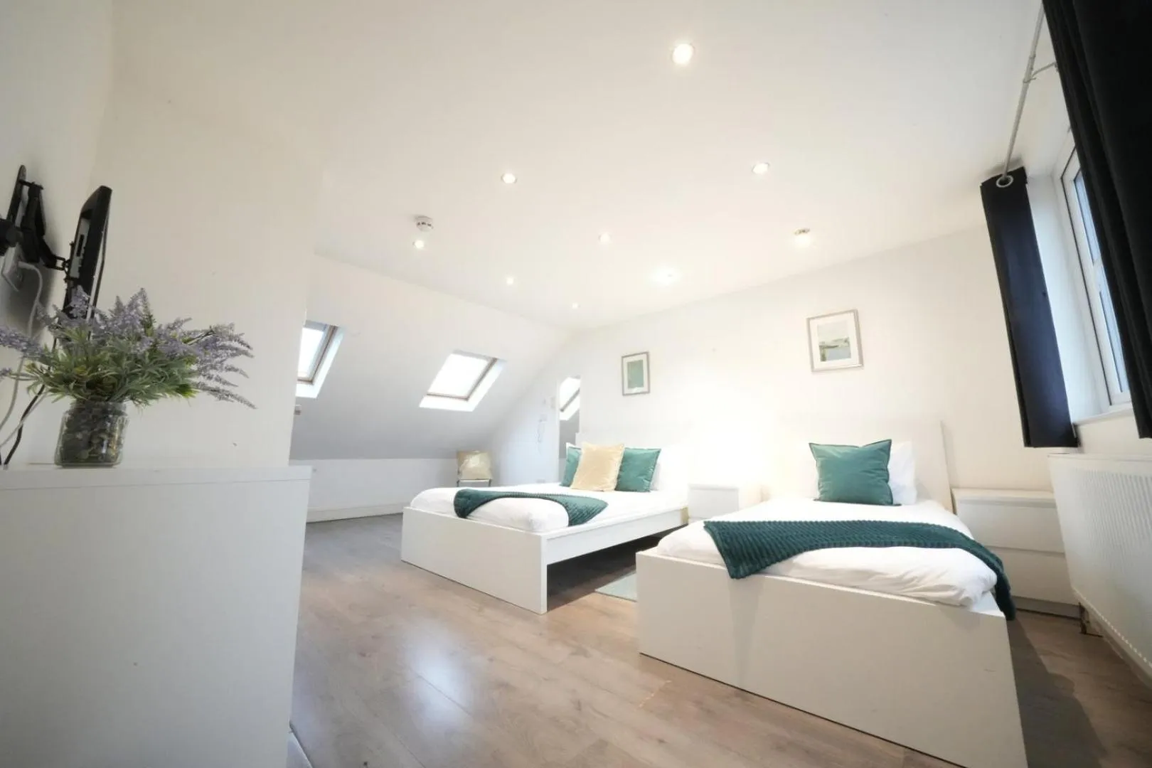 Bed in Grand Airport Ensuites