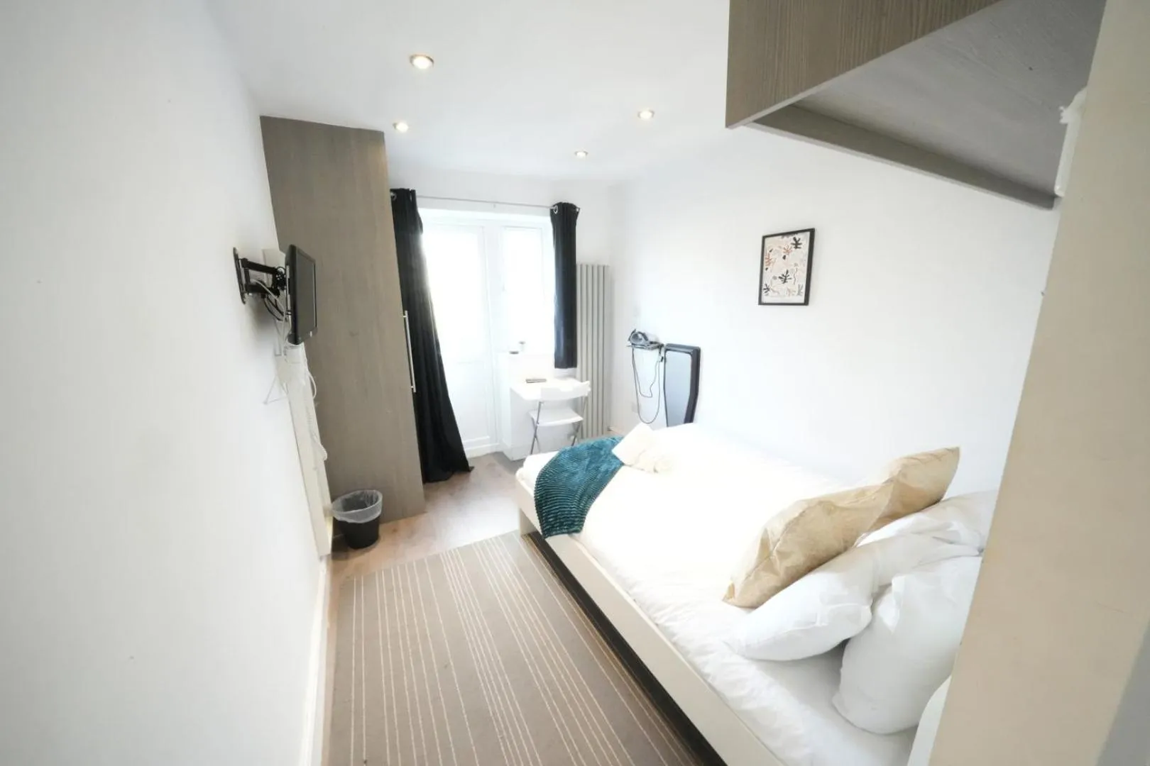 Bed in Grand Airport Ensuites