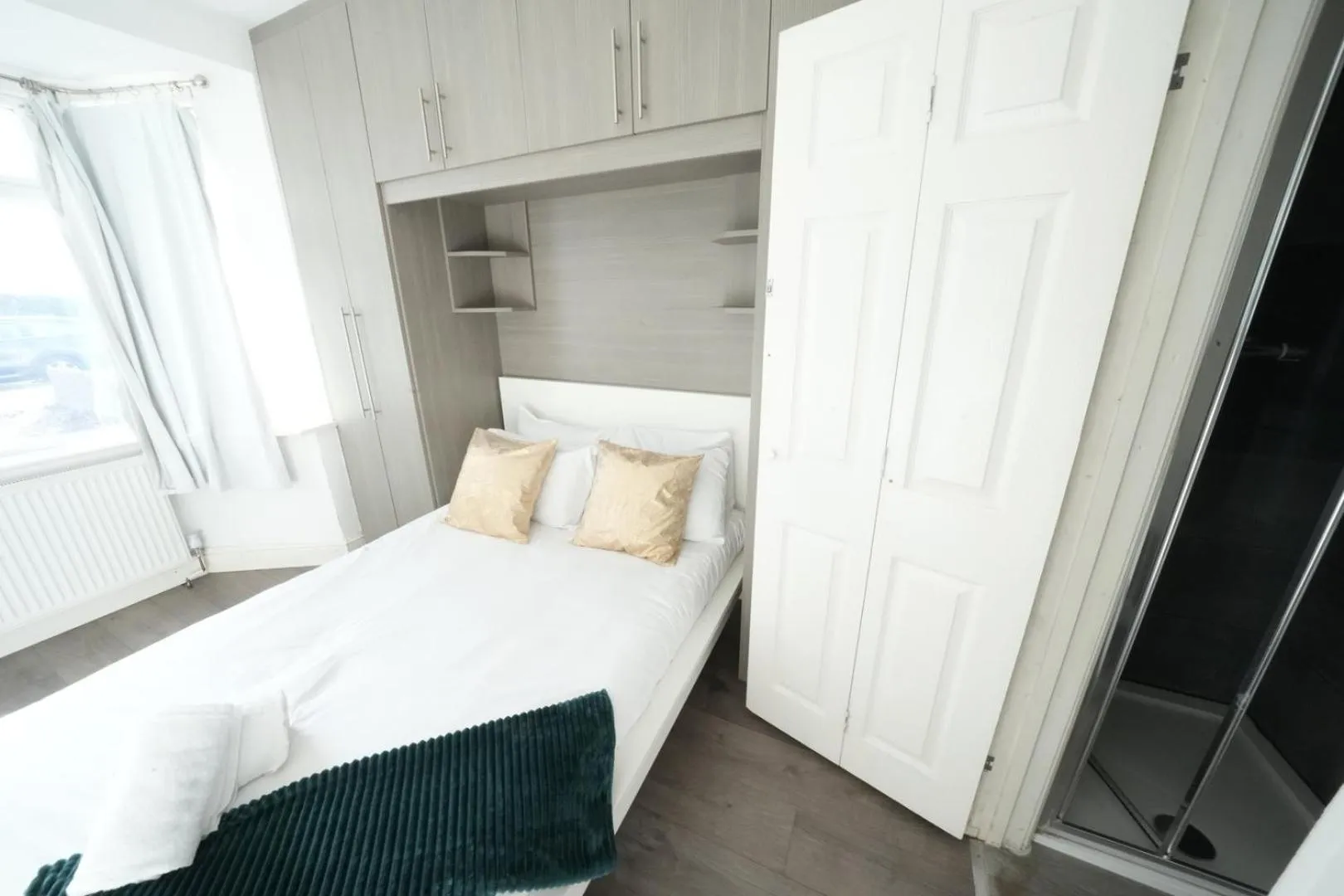 Bed in Grand Airport Ensuites