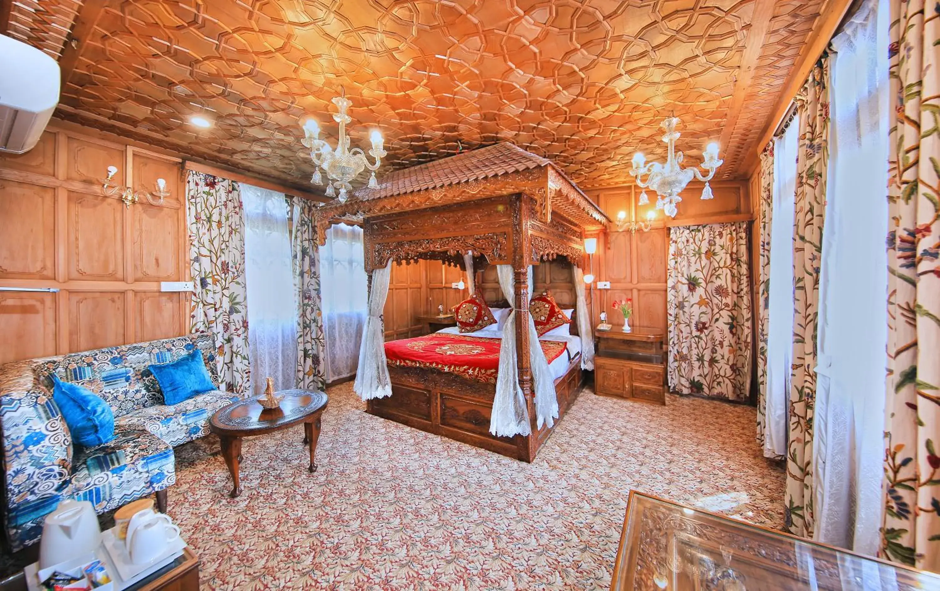 Luxury Suite in Kolu Group Of Houseboats Luxury Suite in Kolu Group Of Houseboats