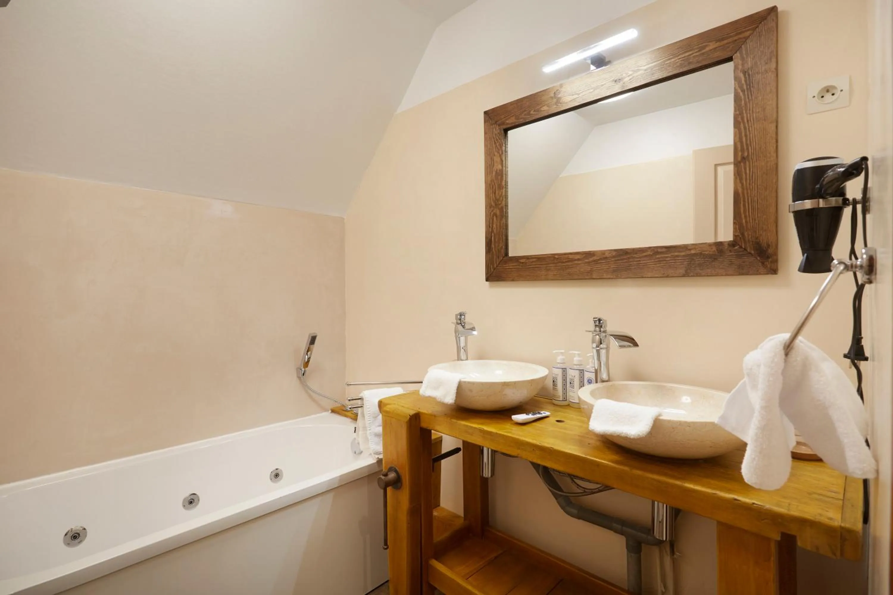 Quadruple Room with Garden View in Domaine de Bersaillin